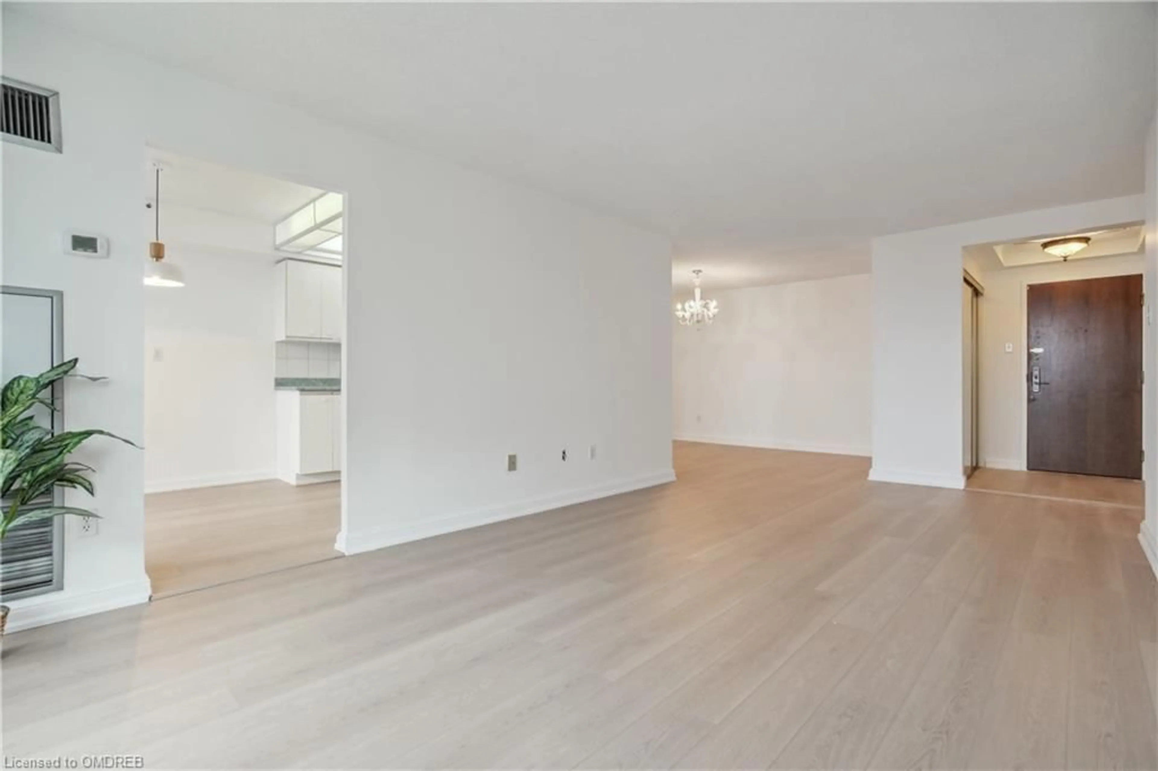 A pic of a room for 22 Hanover Rd #1807, Bramalea Ontario L6S 5K7