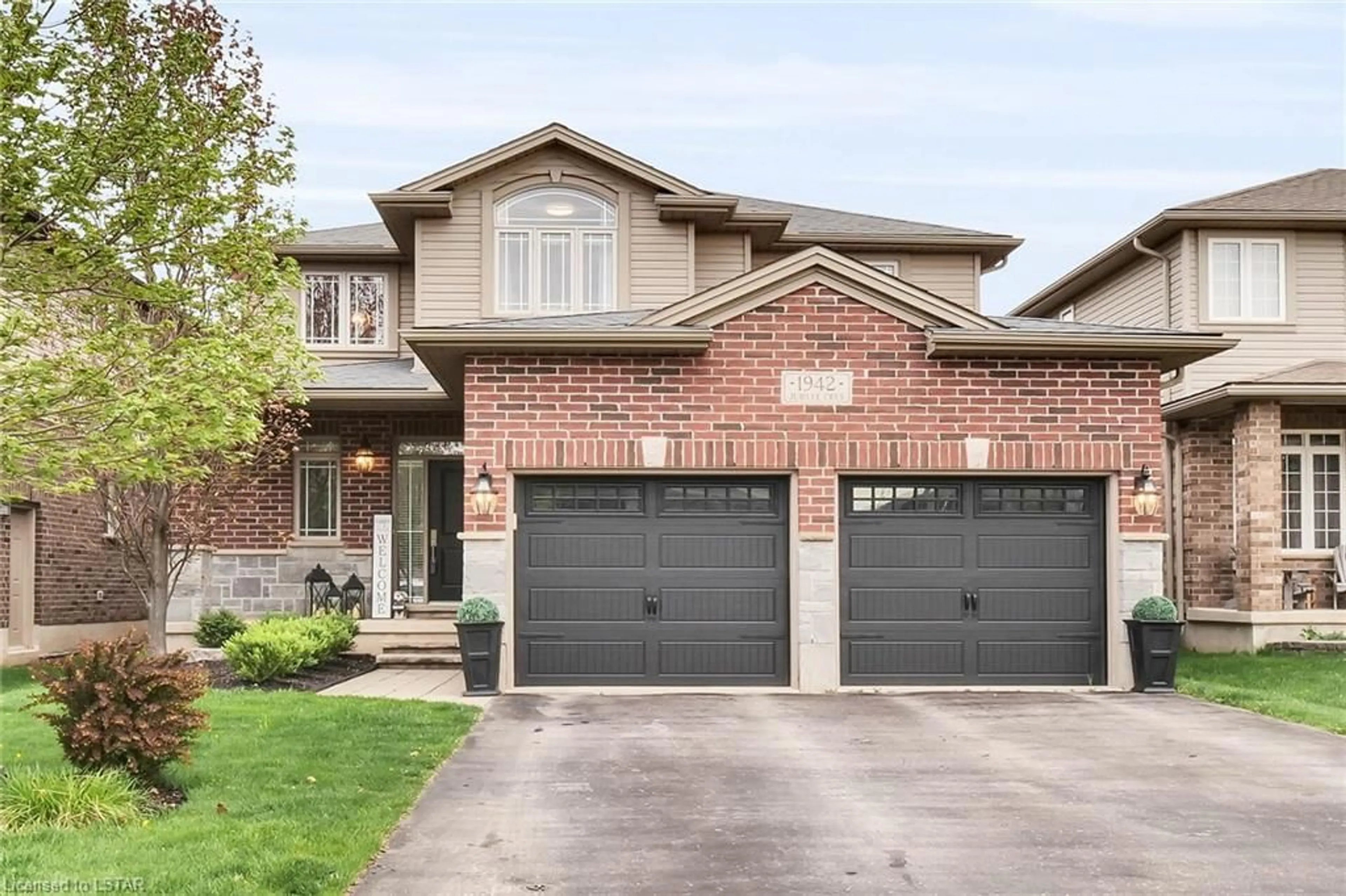 Home with brick exterior material for 1942 Jubilee Cres, London Ontario N6G 0H7