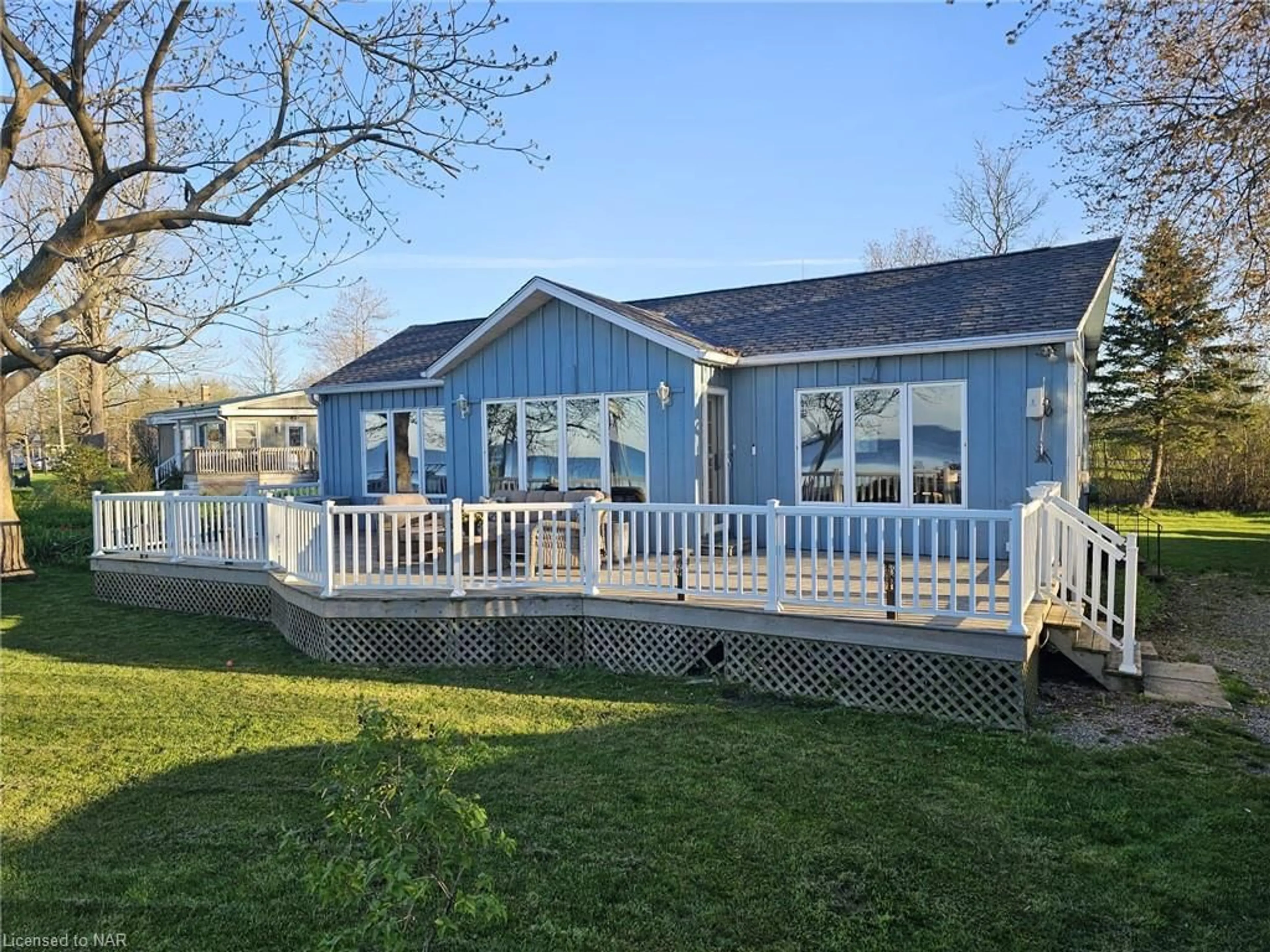 Cottage for 557 Edgewater Pl, Dunnville Ontario N1A 2W8