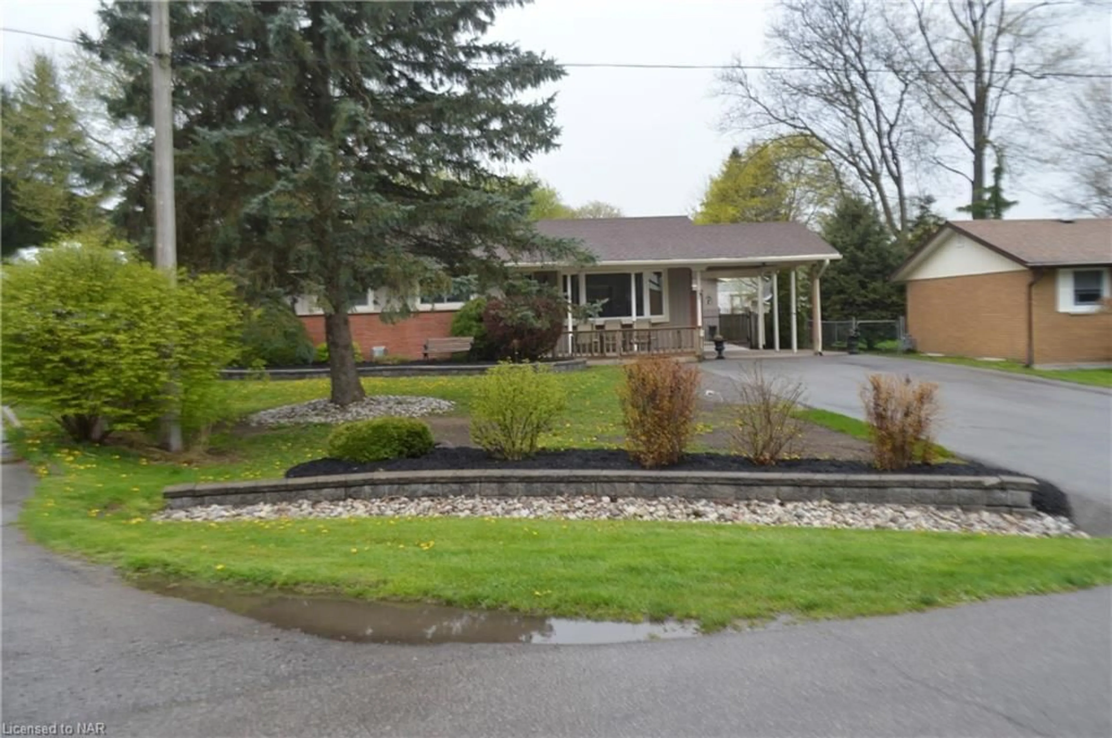Outside view for 6 Parkdale Cres, Pelham Ontario L0S 1E3