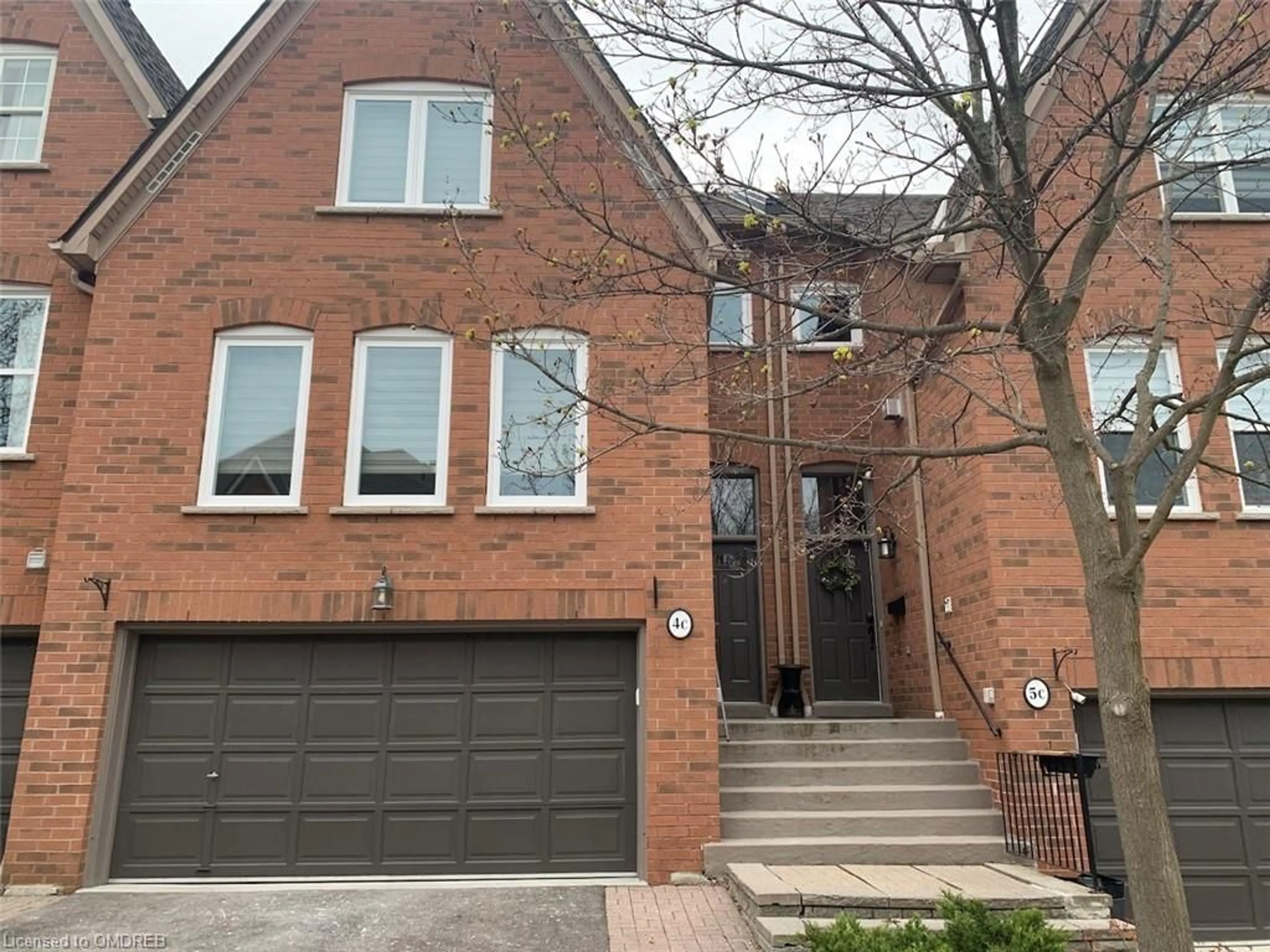 Home with brick exterior material for 928 Queen St #4C, Mississauga Ontario L5H 4K5