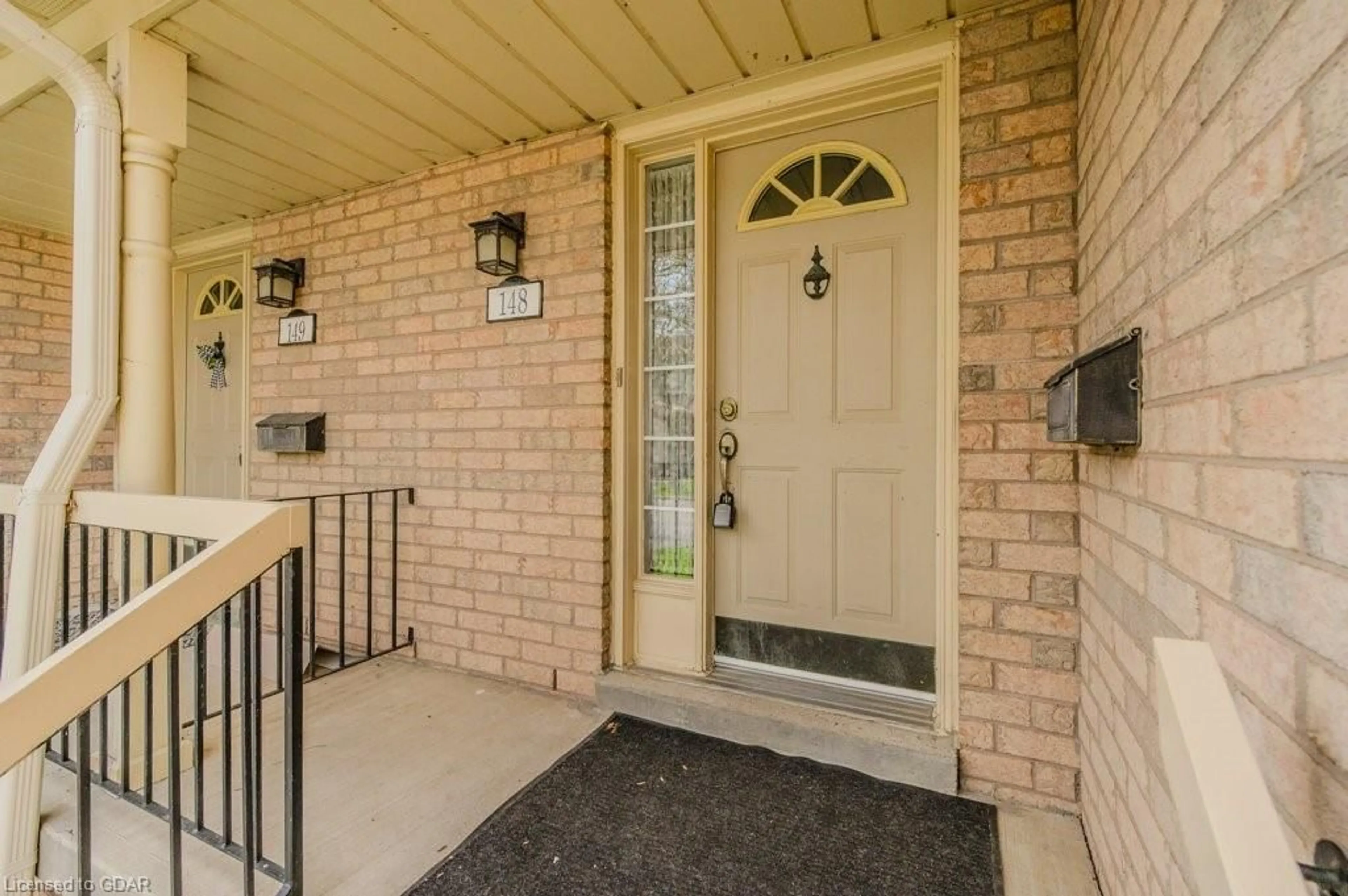 Indoor entryway for 302 College Ave #148, Guelph Ontario N1G 4T6