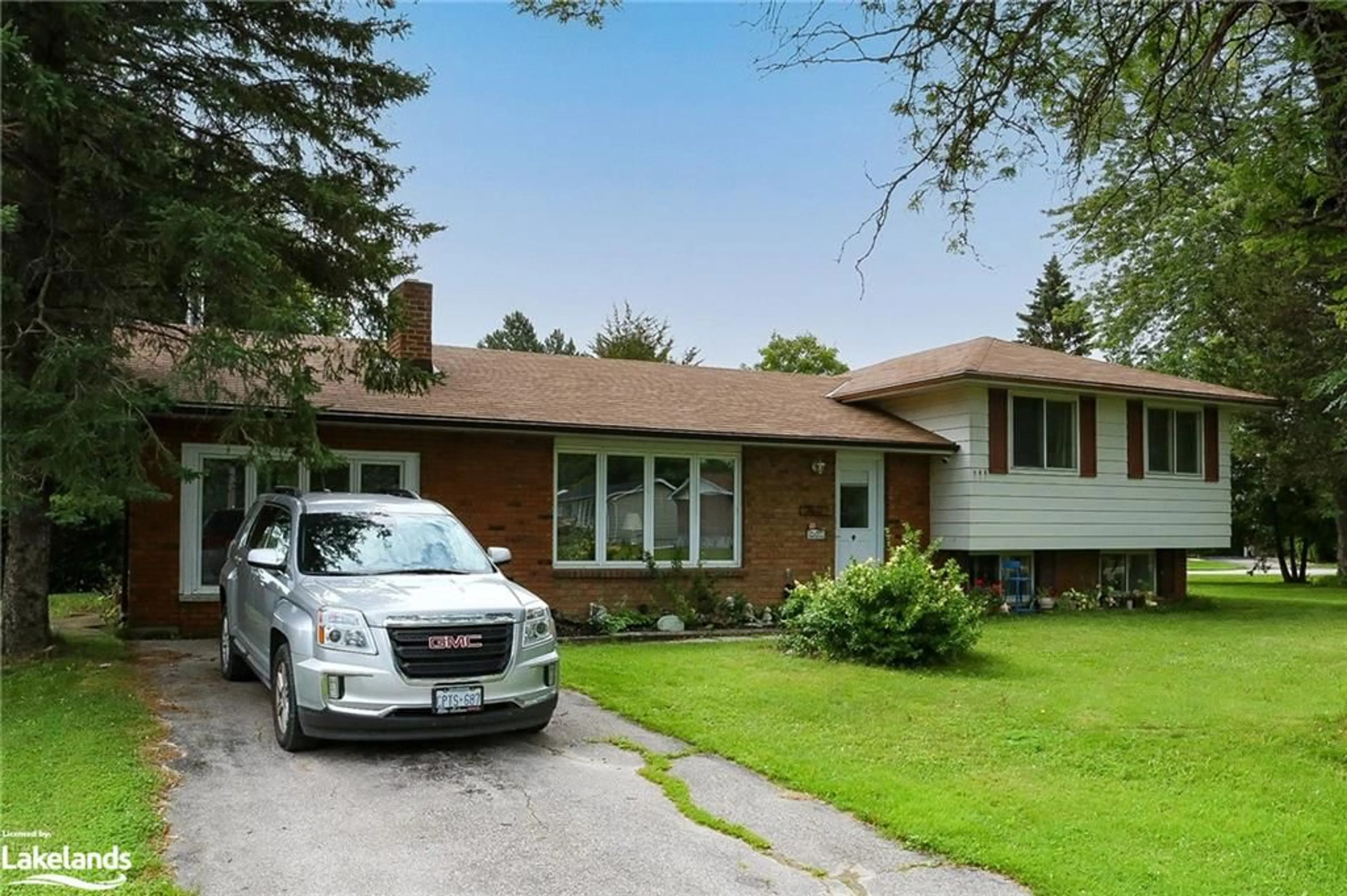 Frontside or backside of a home for 209 Charles St, Stayner Ontario L0M 1S0