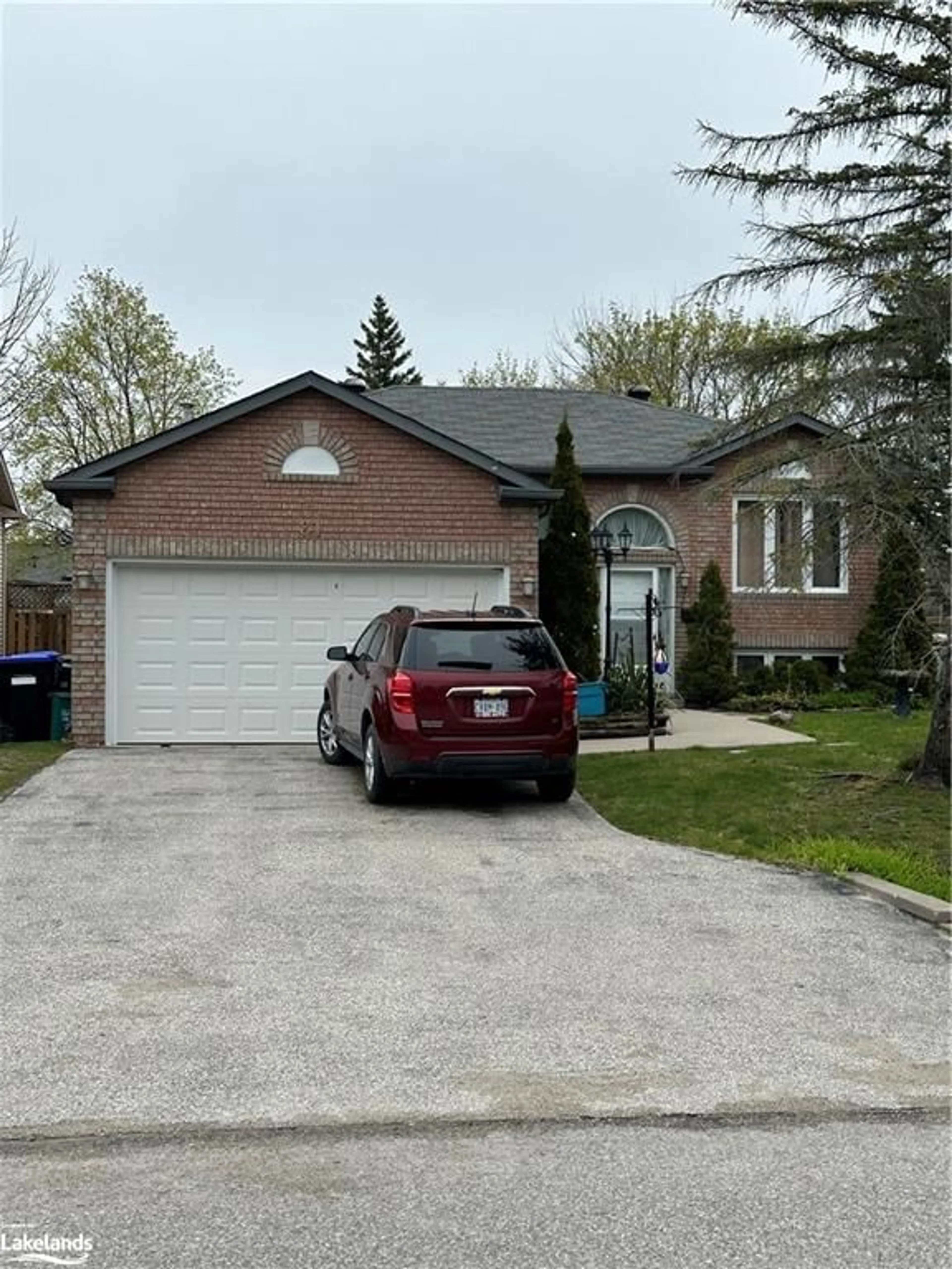 Frontside or backside of a home for 81 Leo Blvd, Wasaga Beach Ontario L9Z 1C5