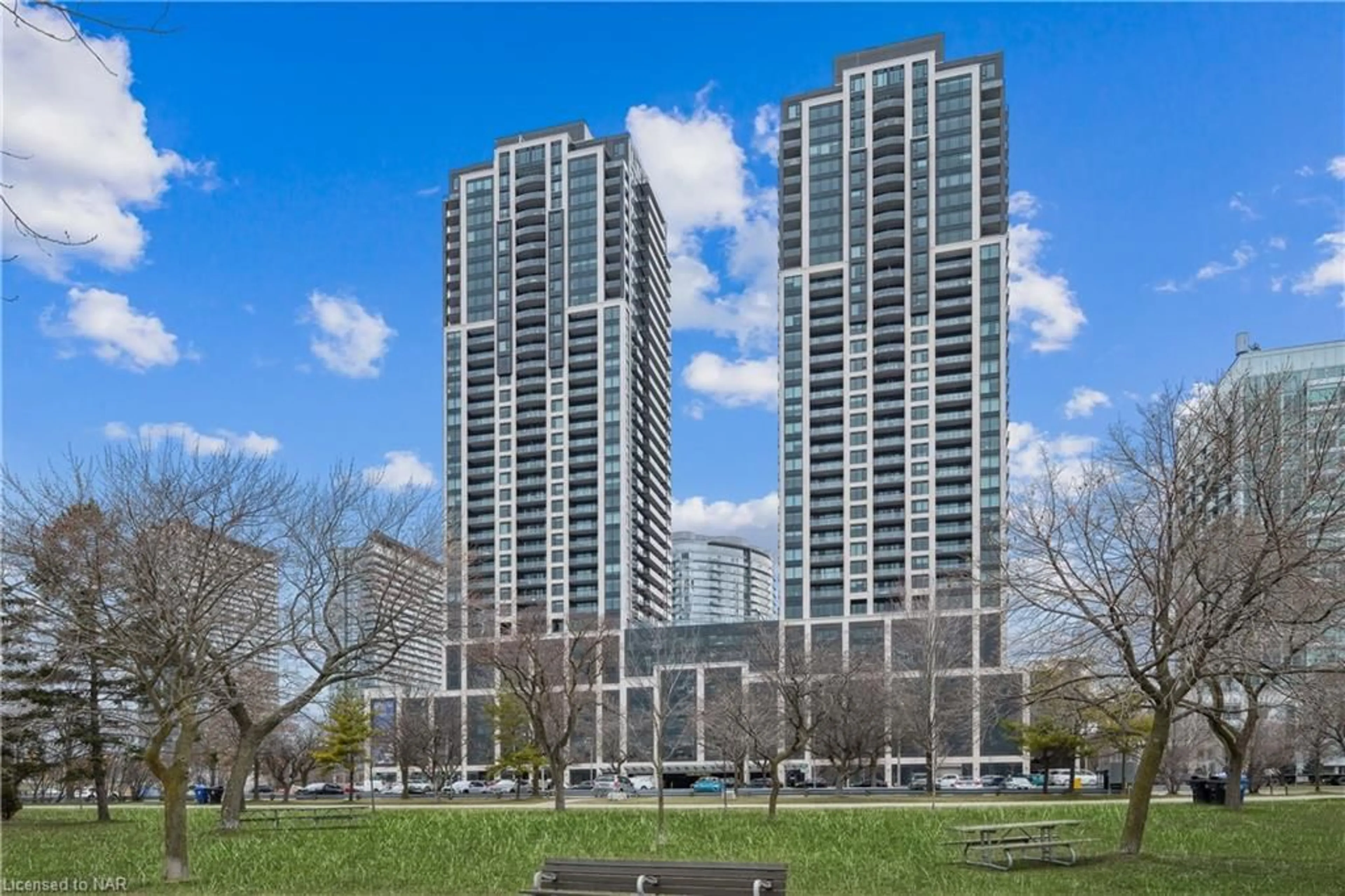 A pic from exterior of the house or condo for 1926 Lakeshore Boulevard West Blvd #1515, Toronto Ontario M6S 1A1