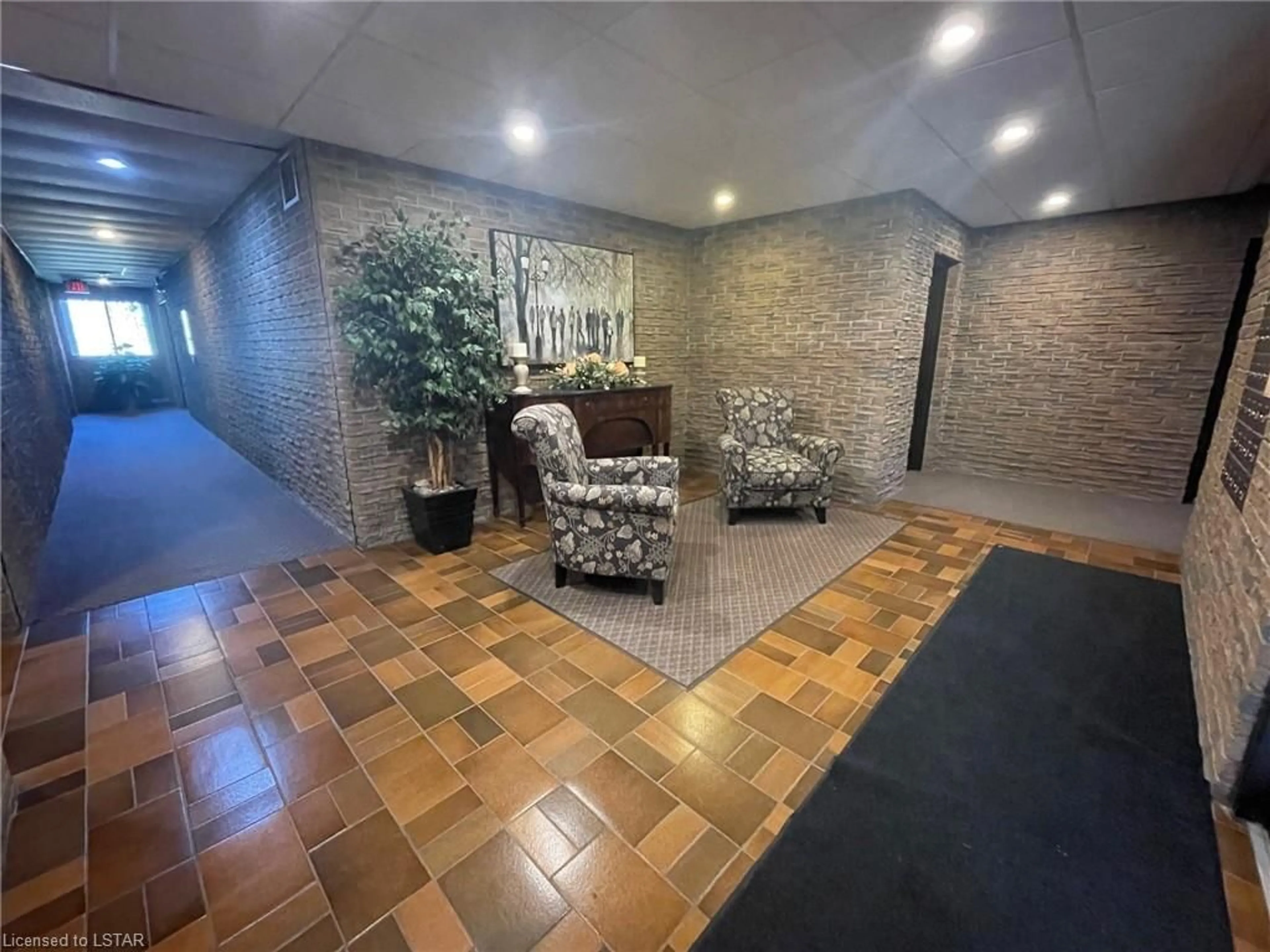 Indoor lobby for 300 Everglade Cres #313, London Ontario N6H 4P8