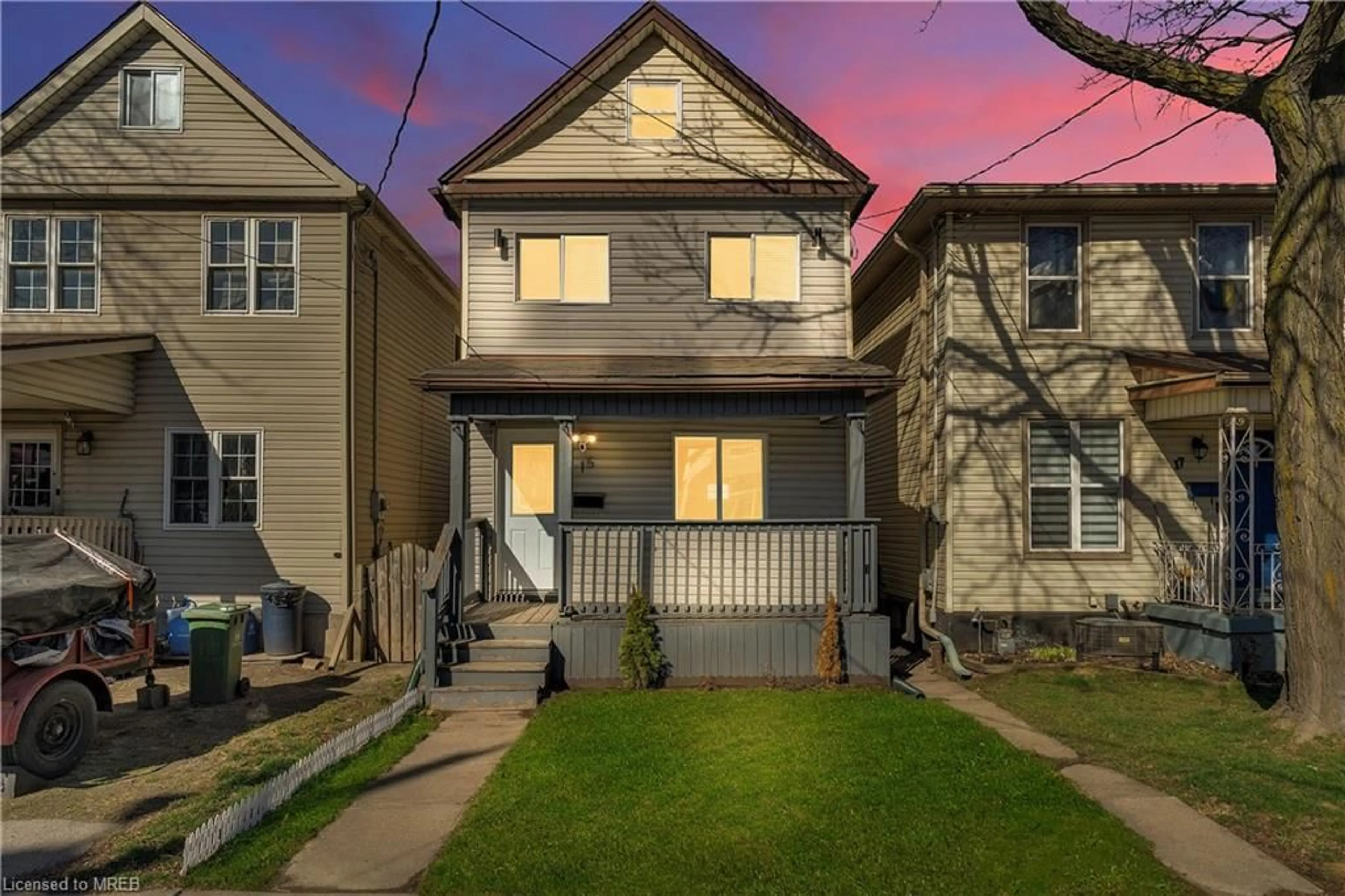 Frontside or backside of a home for 15 Lincoln St, Hamilton Ontario L8L 7L6