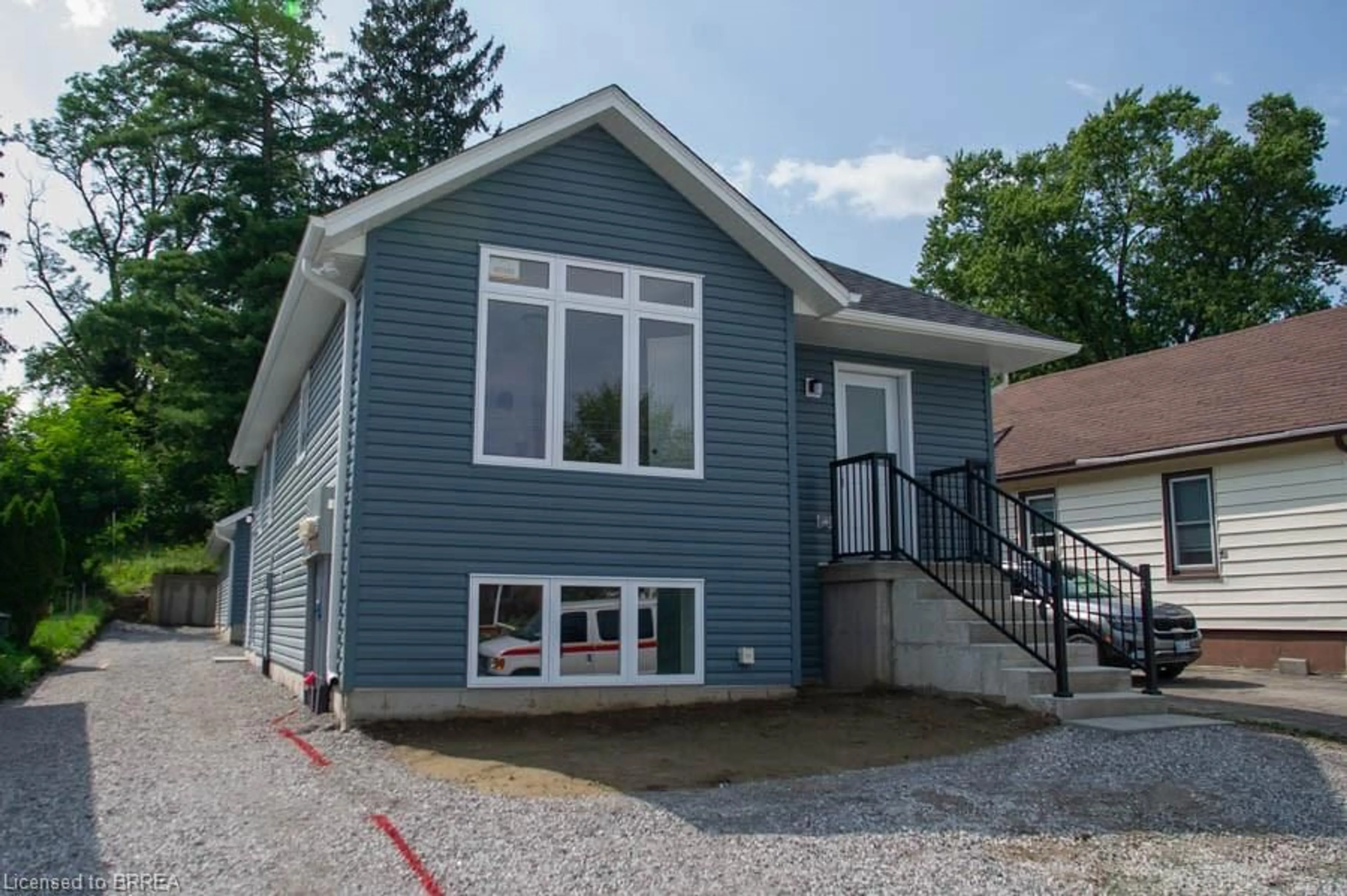 Frontside or backside of a home for 172 Queen St, Simcoe Ontario N3Y 3C6