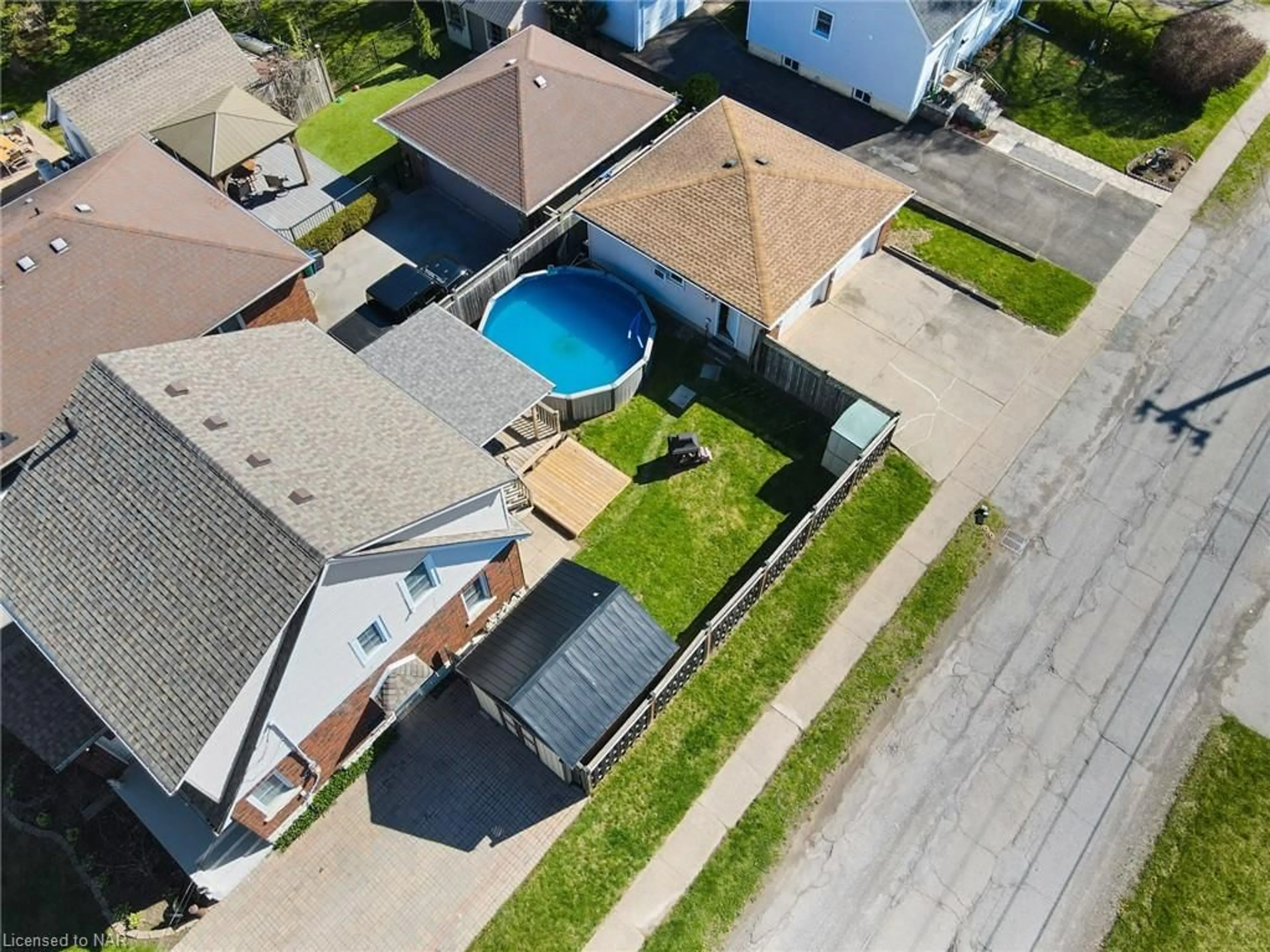 Frontside or backside of a home for 5738 Byng Ave, Niagara Falls Ontario L2G 5C8