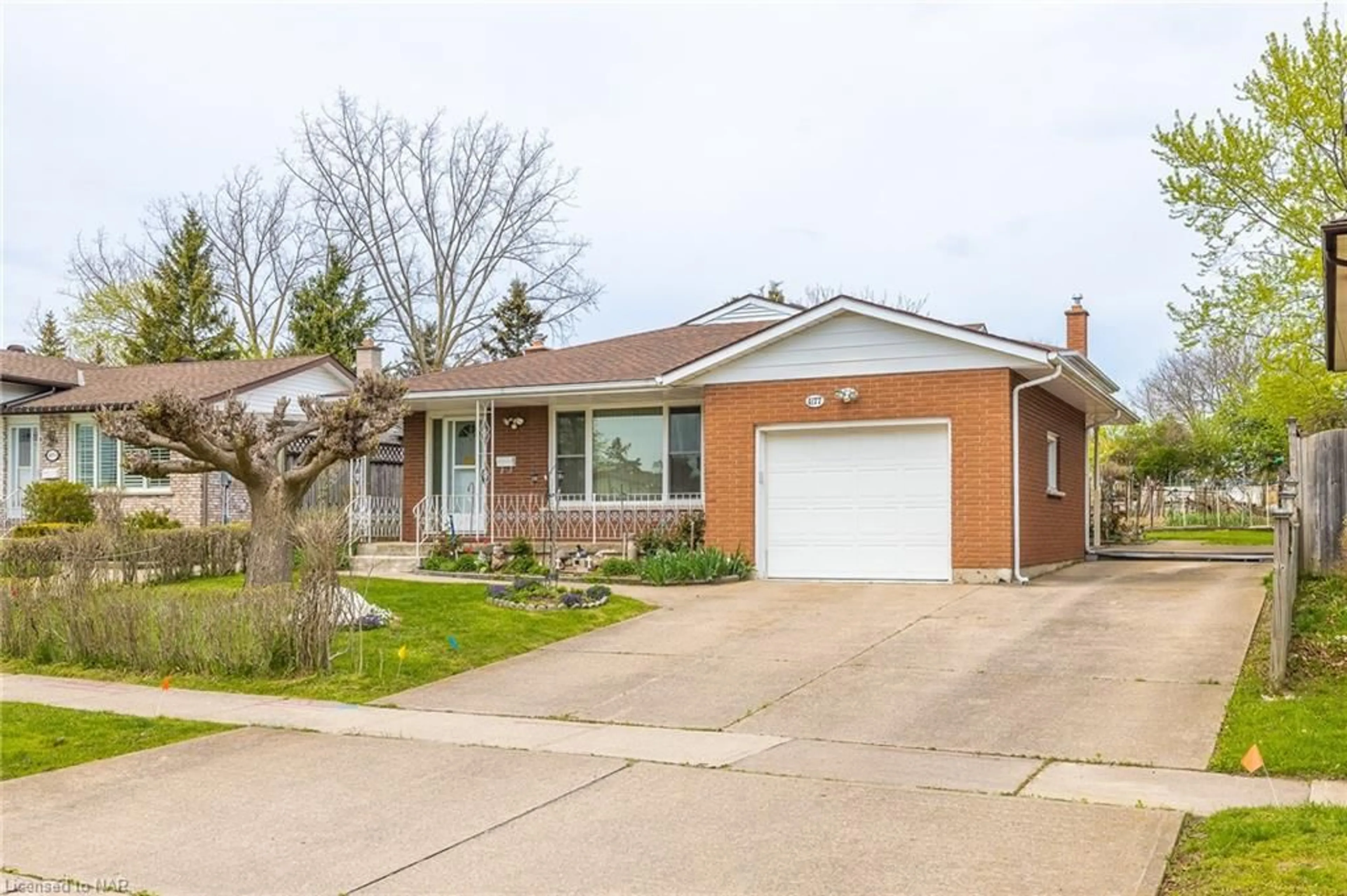 Frontside or backside of a home for 4177 Brookdale Dr, Niagara Falls Ontario L2H 2A9