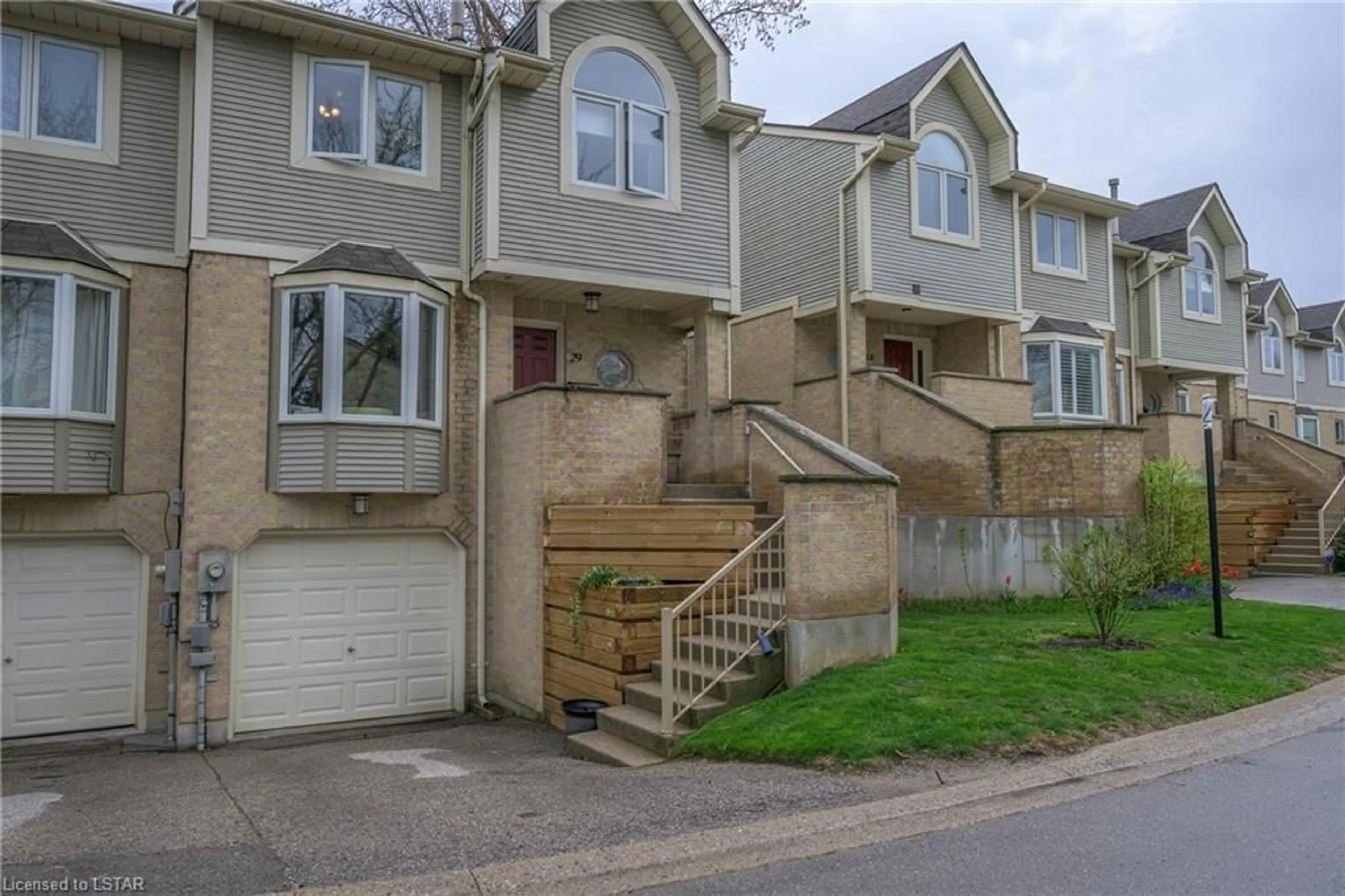 A pic from exterior of the house or condo for 9 Ailsa Pl #29, London Ontario N5Z 4Z6