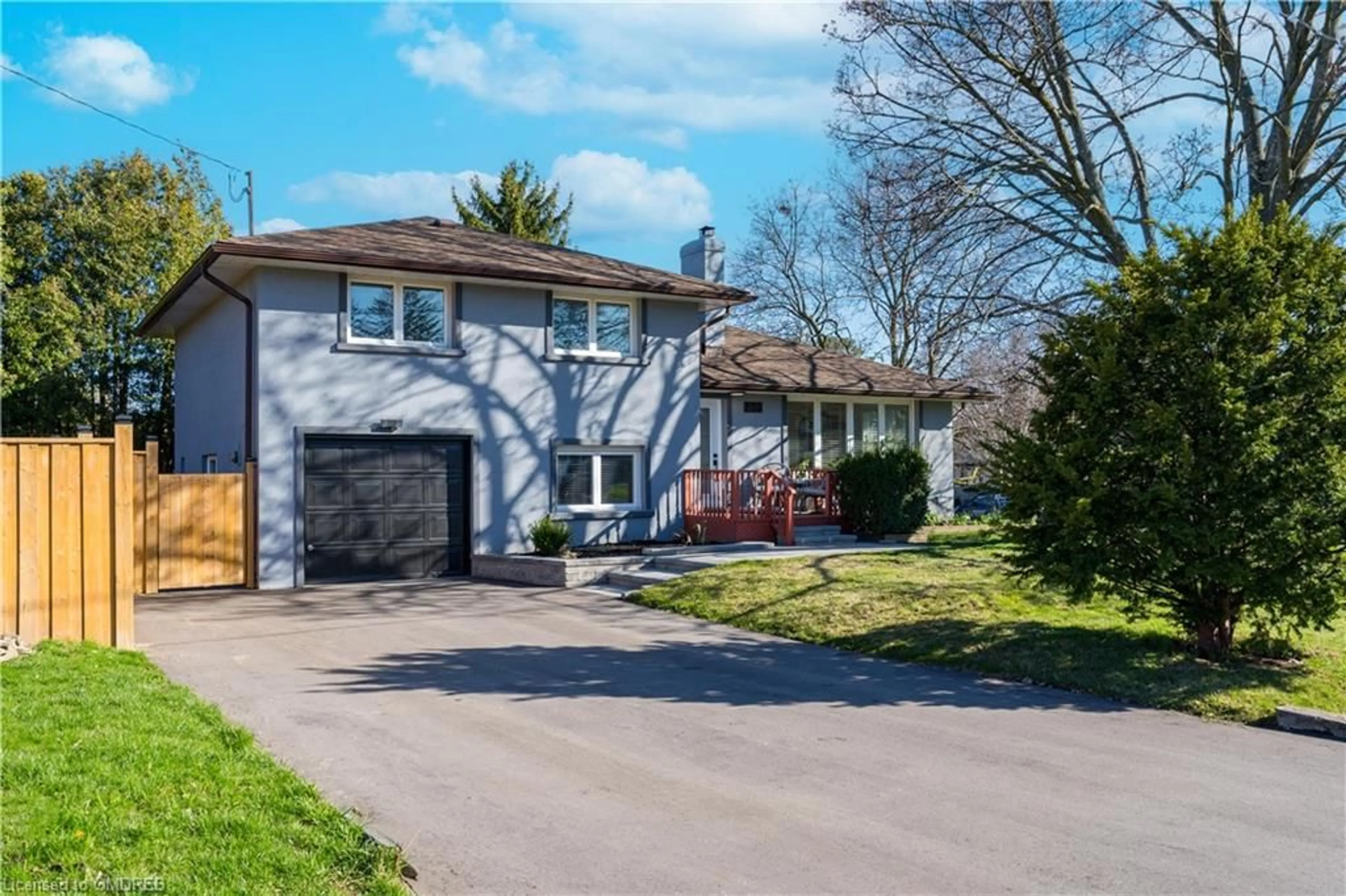 Frontside or backside of a home for 248 Wales Cres, Oakville Ontario L6L 3X7
