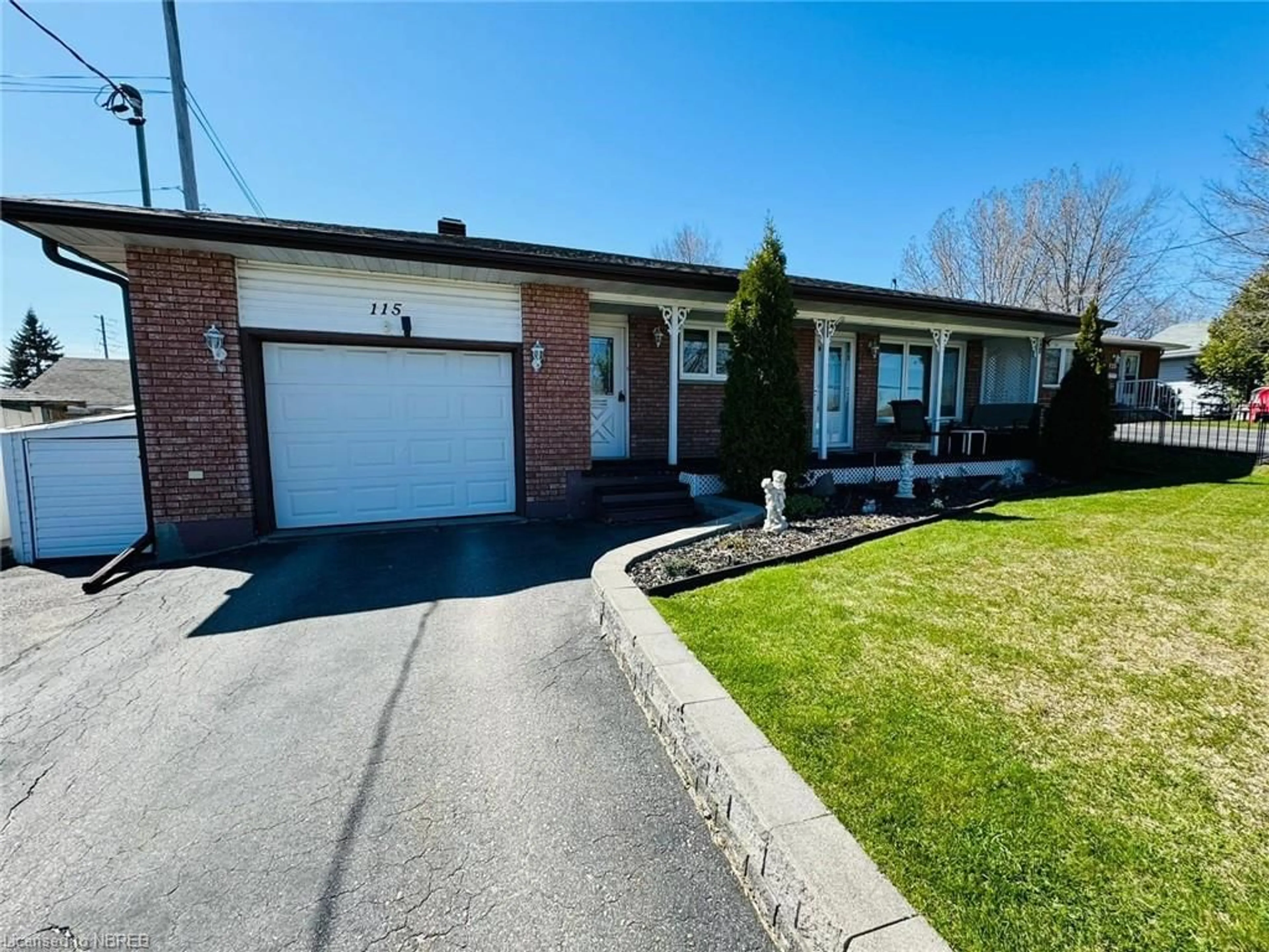Frontside or backside of a home for 115 Duke St, North Bay Ontario P1B 6E6