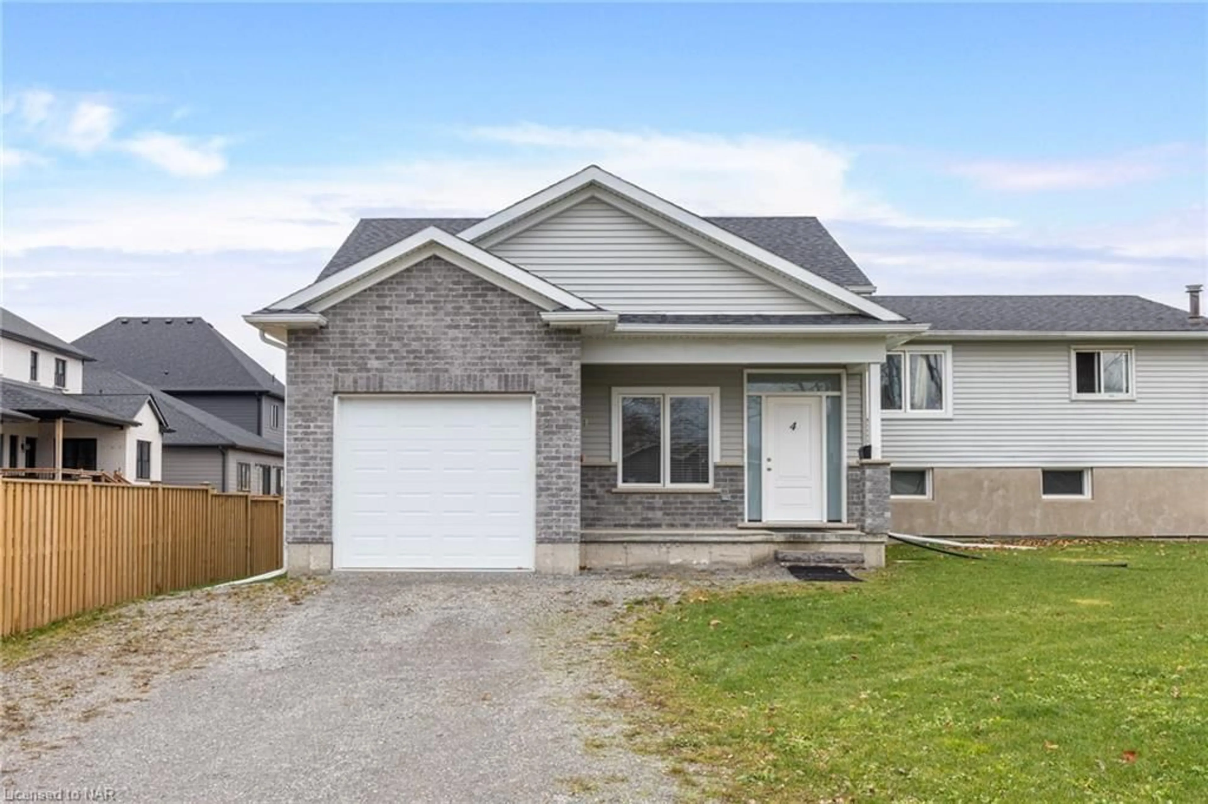 Frontside or backside of a home for 4 Ivy Cres, Thorold Ontario L2V 4N9