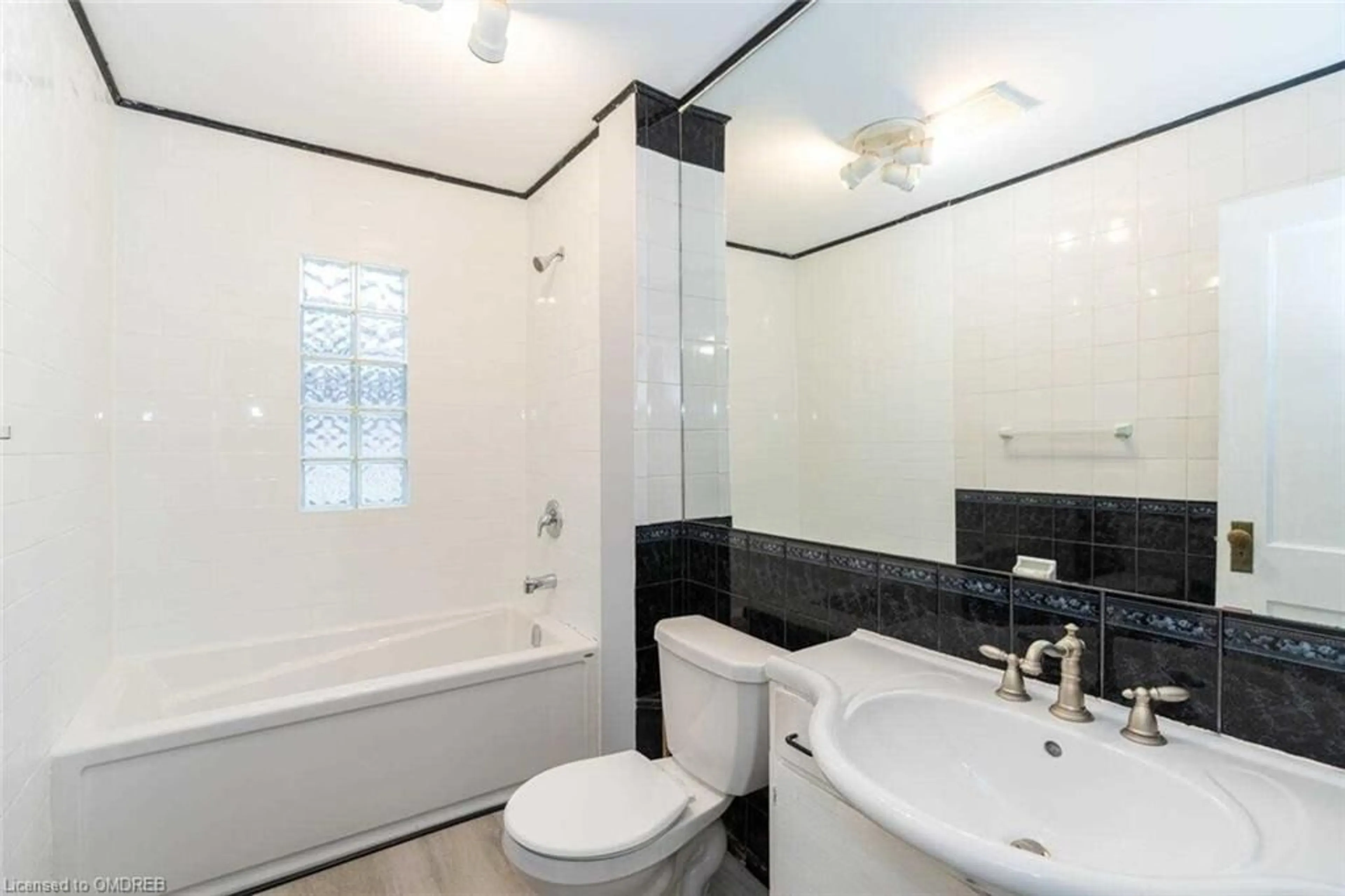 Bathroom for 669 Lorne Ave, London Ontario N5W 3K4
