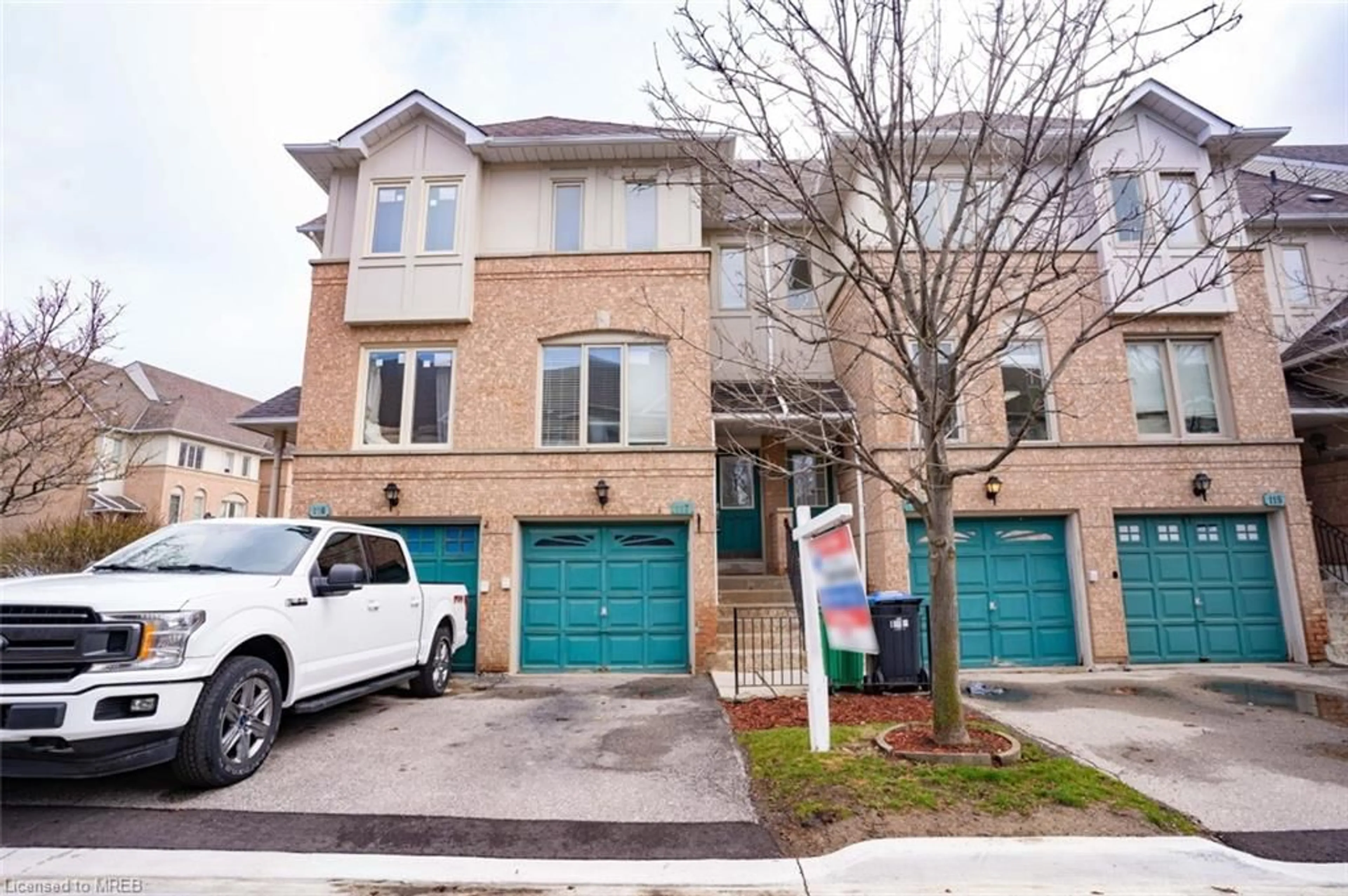 A pic from exterior of the house or condo for 1050 Bristol Rd #117, Mississauga Ontario L5V 2E8
