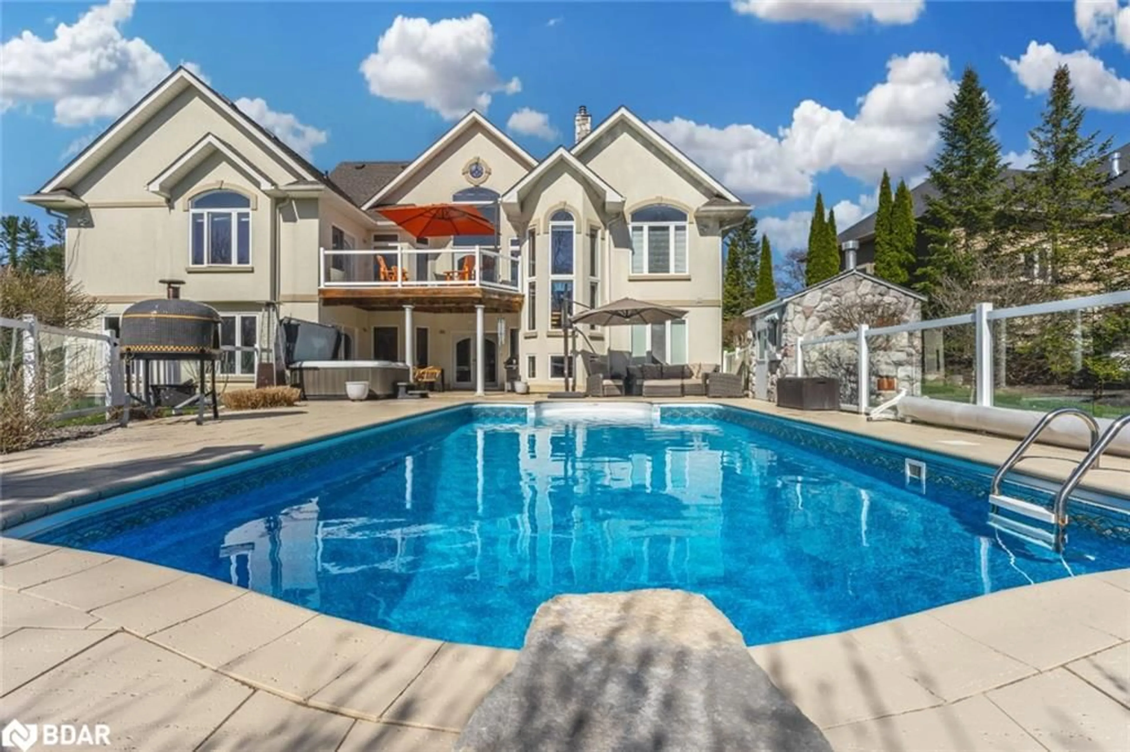 Indoor or outdoor pool for 16 Bridle Trail, Midhurst Ontario L9X 0J9