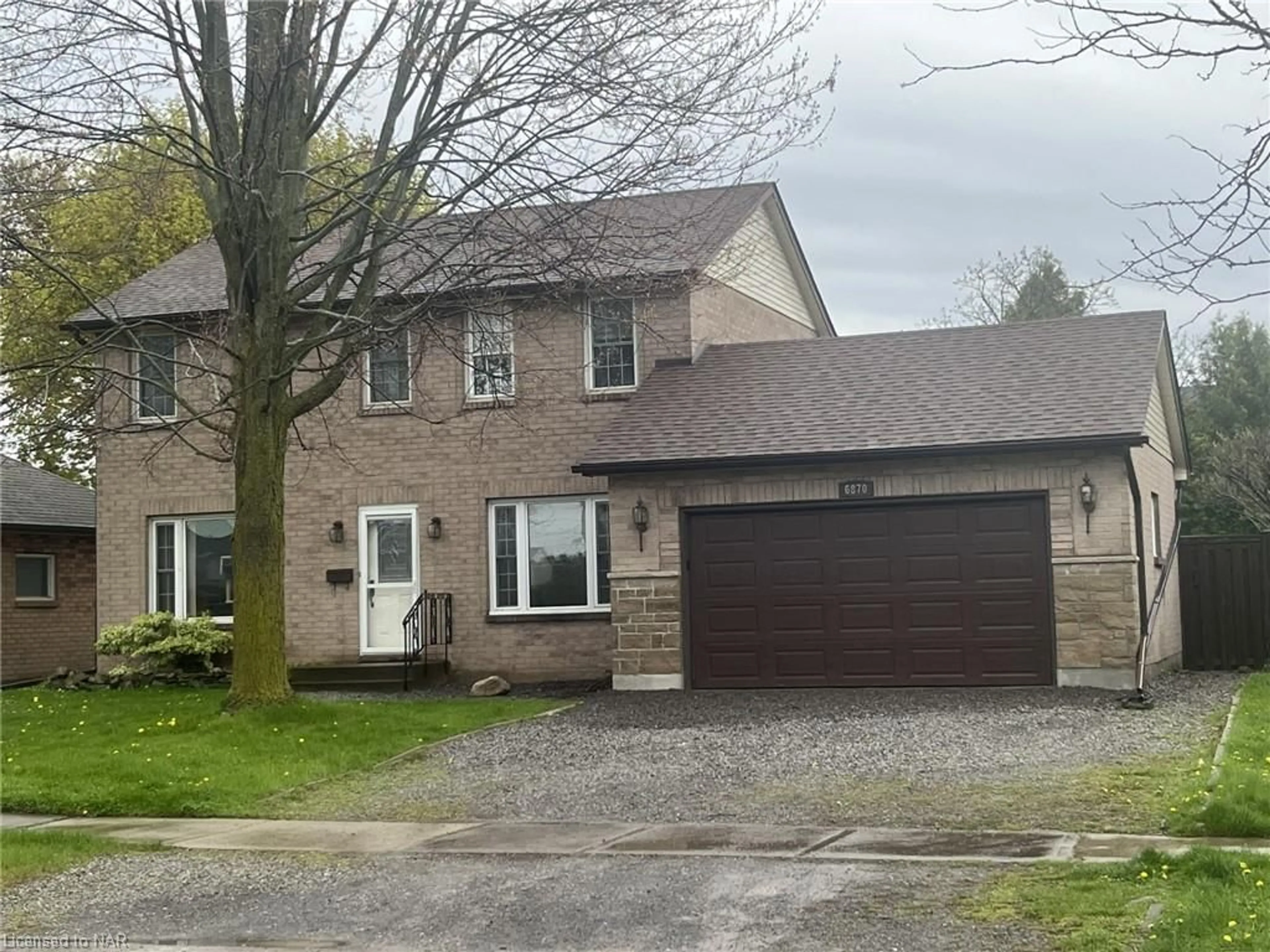 Frontside or backside of a home for 6870 Buckingham Dr, Niagara Falls Ontario L2H 2R9