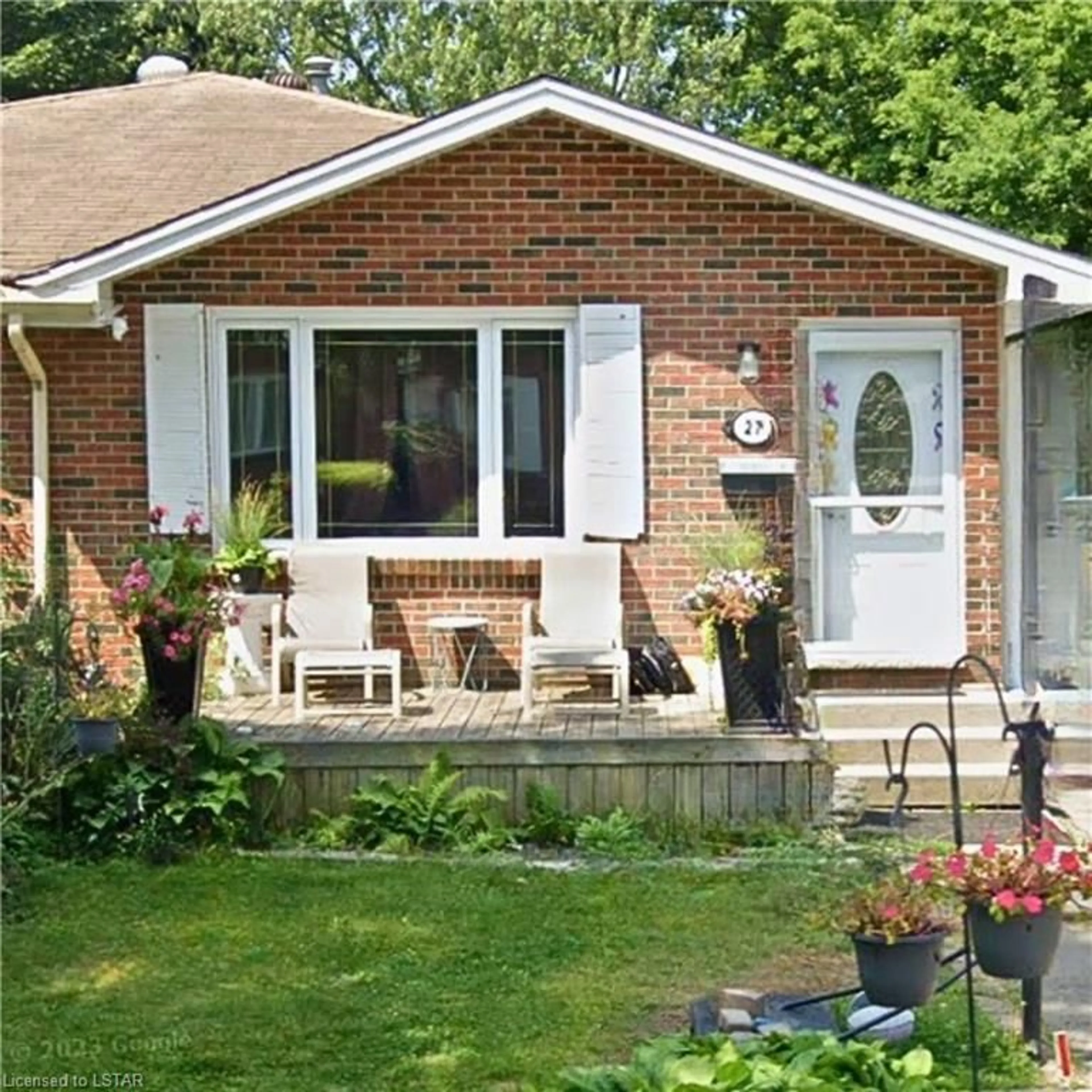 Home with brick exterior material for 27 Wenlock Cres, London Ontario N6G 3B5
