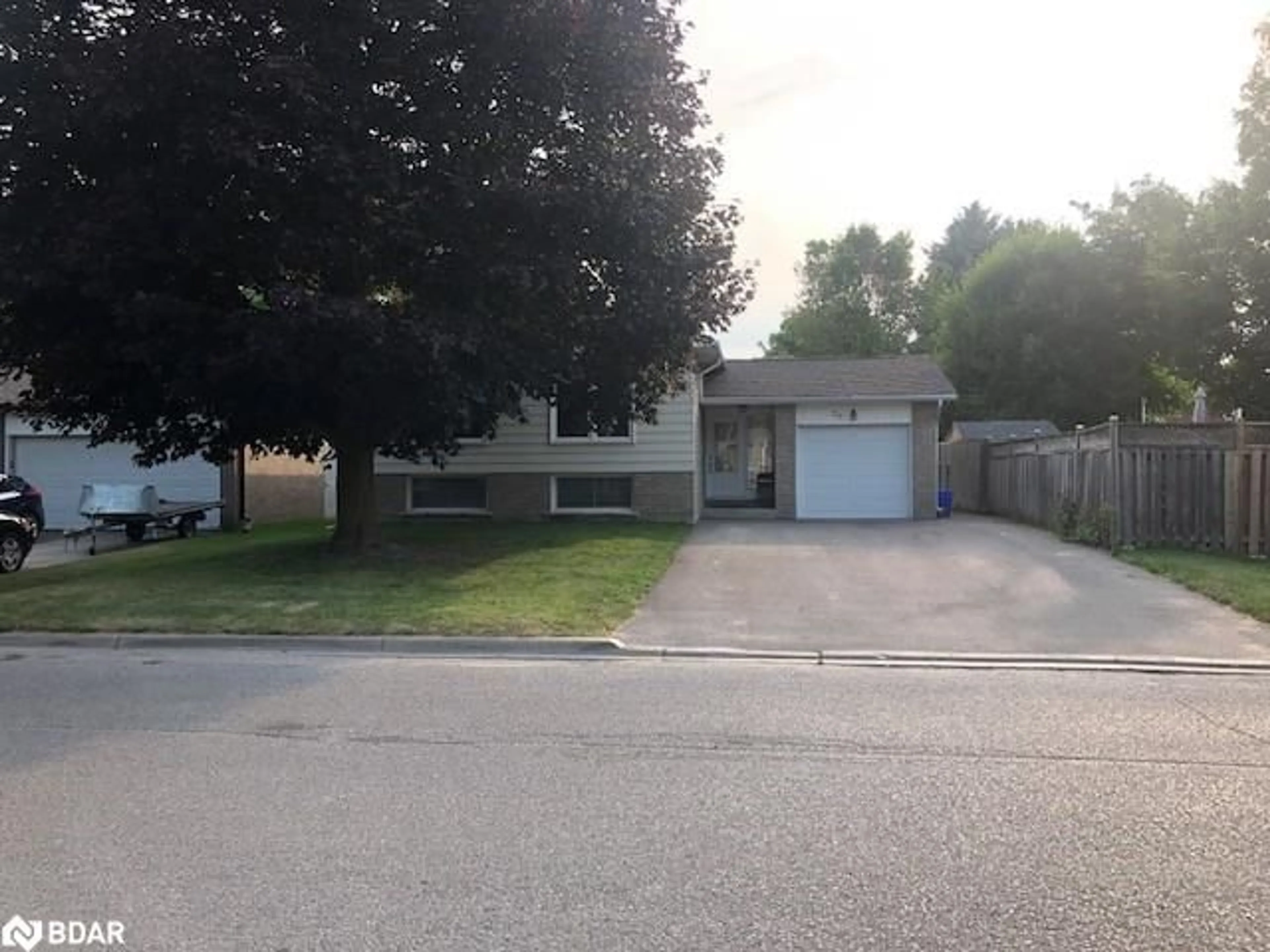Frontside or backside of a home for 20 Mitchell Ave, New Tecumseth Ontario L9R 1C9