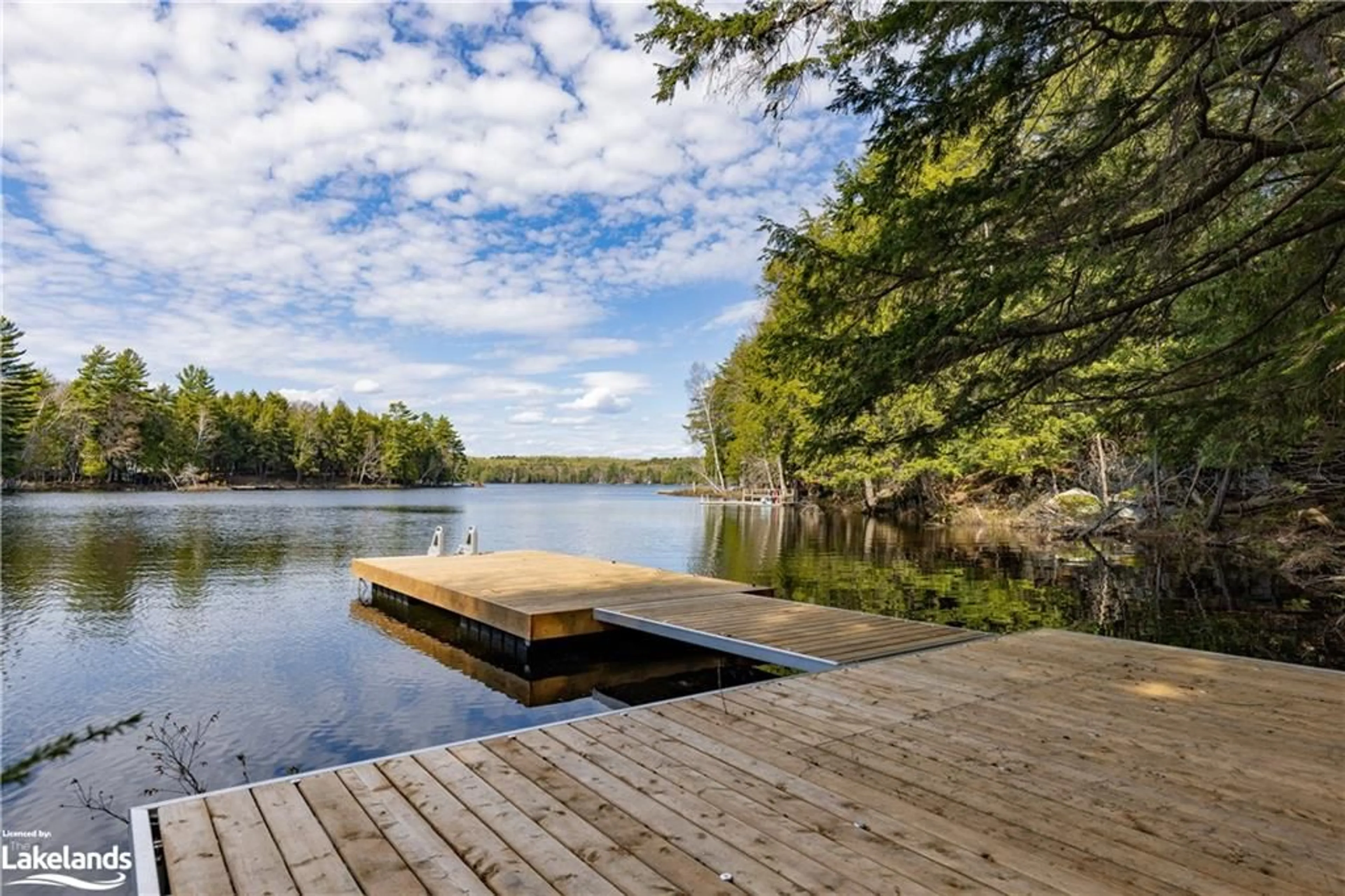 Patio, lake for 1001 Hemlock Rd, Huntsville Ontario P1H 2J6