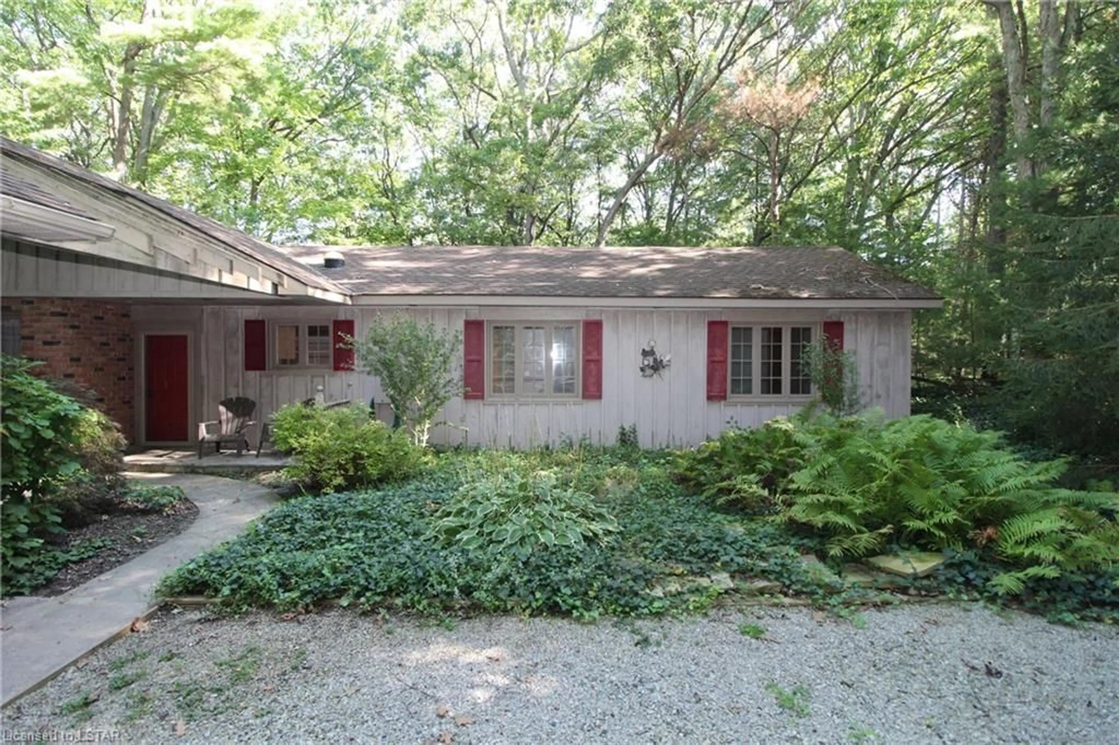 Cottage for 10284 Birch Lane, Grand Bend Ontario N0M 1T0