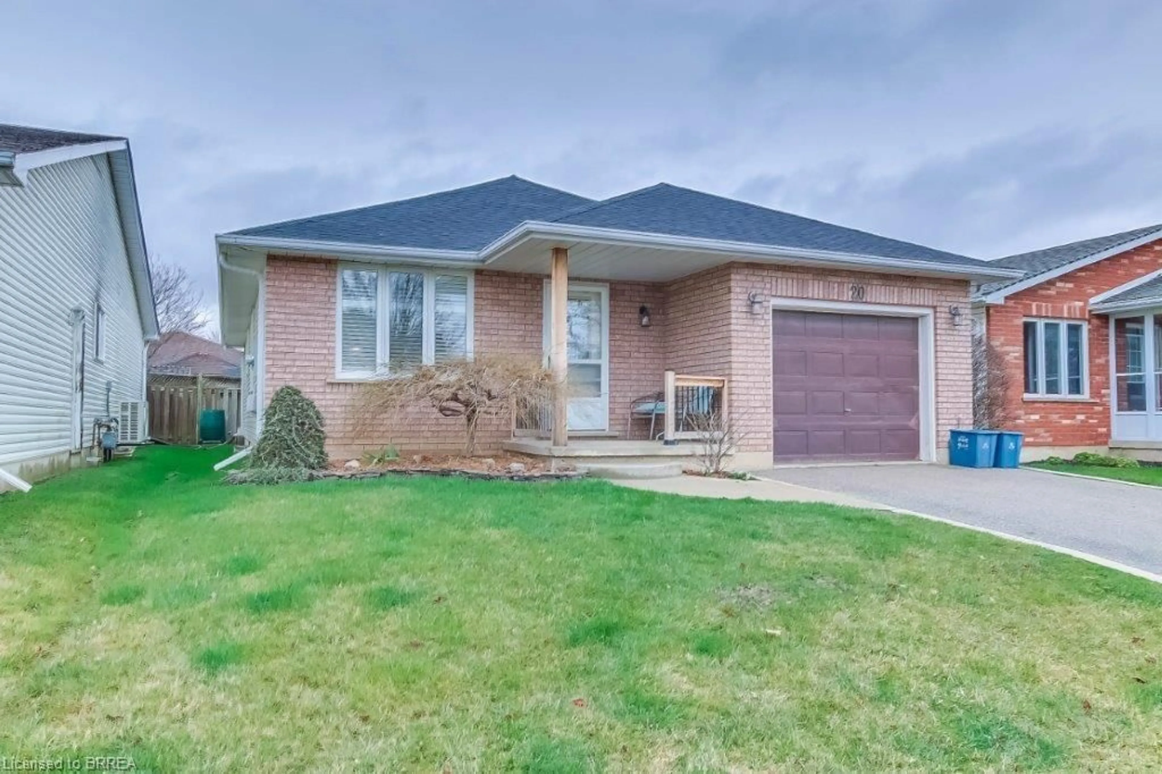 Frontside or backside of a home for 20 Shannon St, Brantford Ontario N3T 6L5