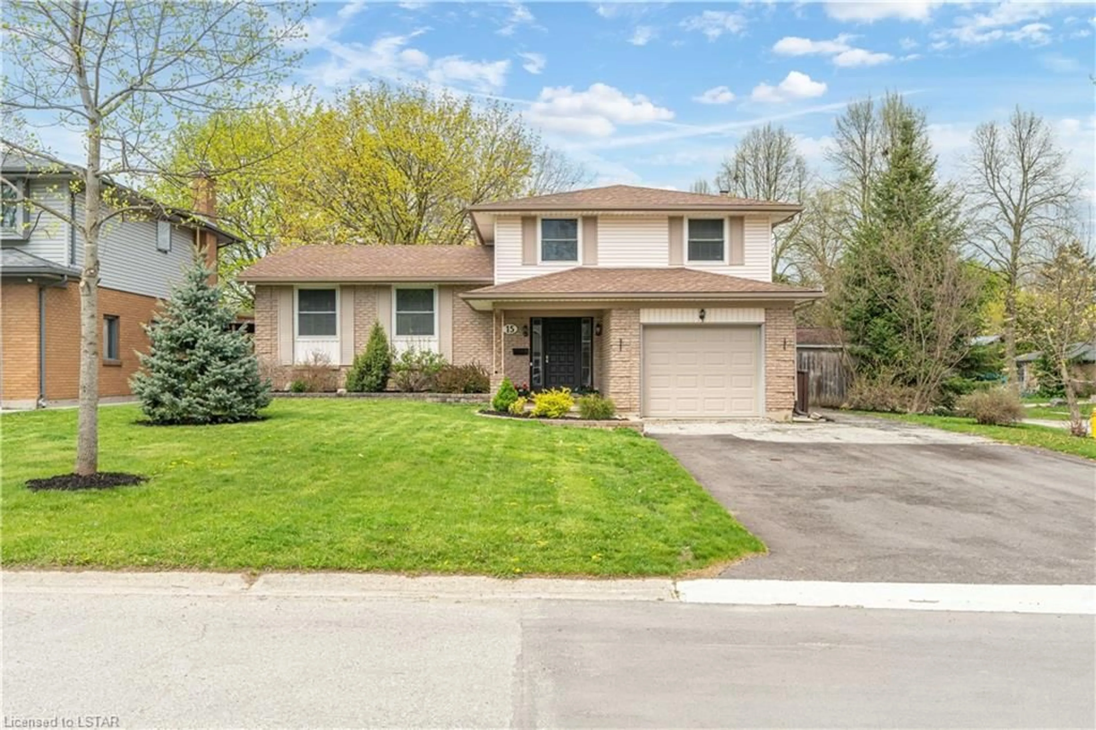 Frontside or backside of a home for 15 Chateau Crt, London Ontario N6K 2C1