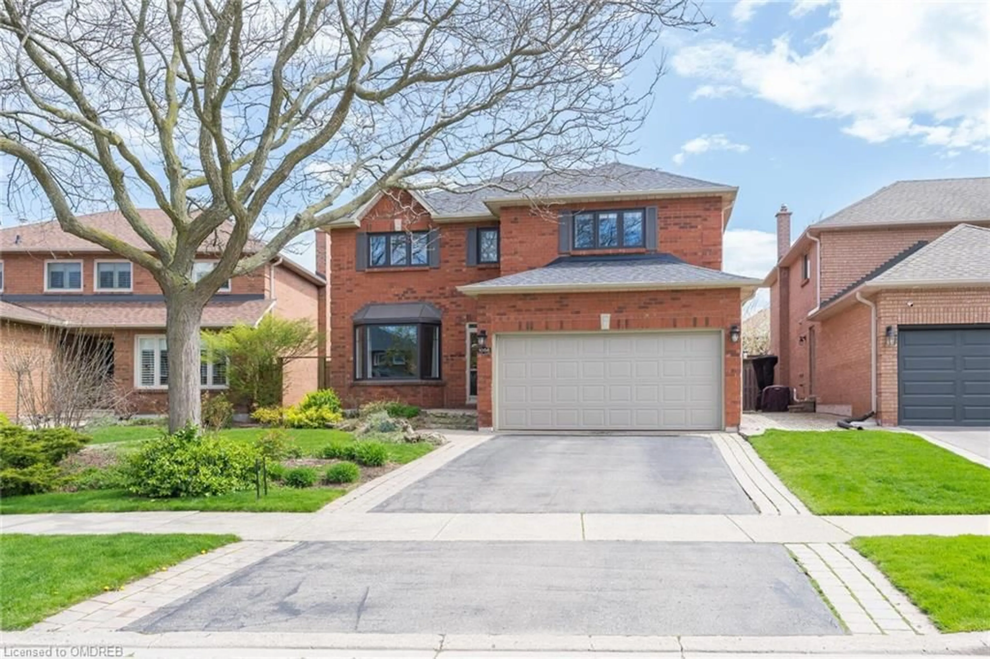 Home with brick exterior material for 1056 Grandeur Cres, Oakville Ontario L6H 4B5