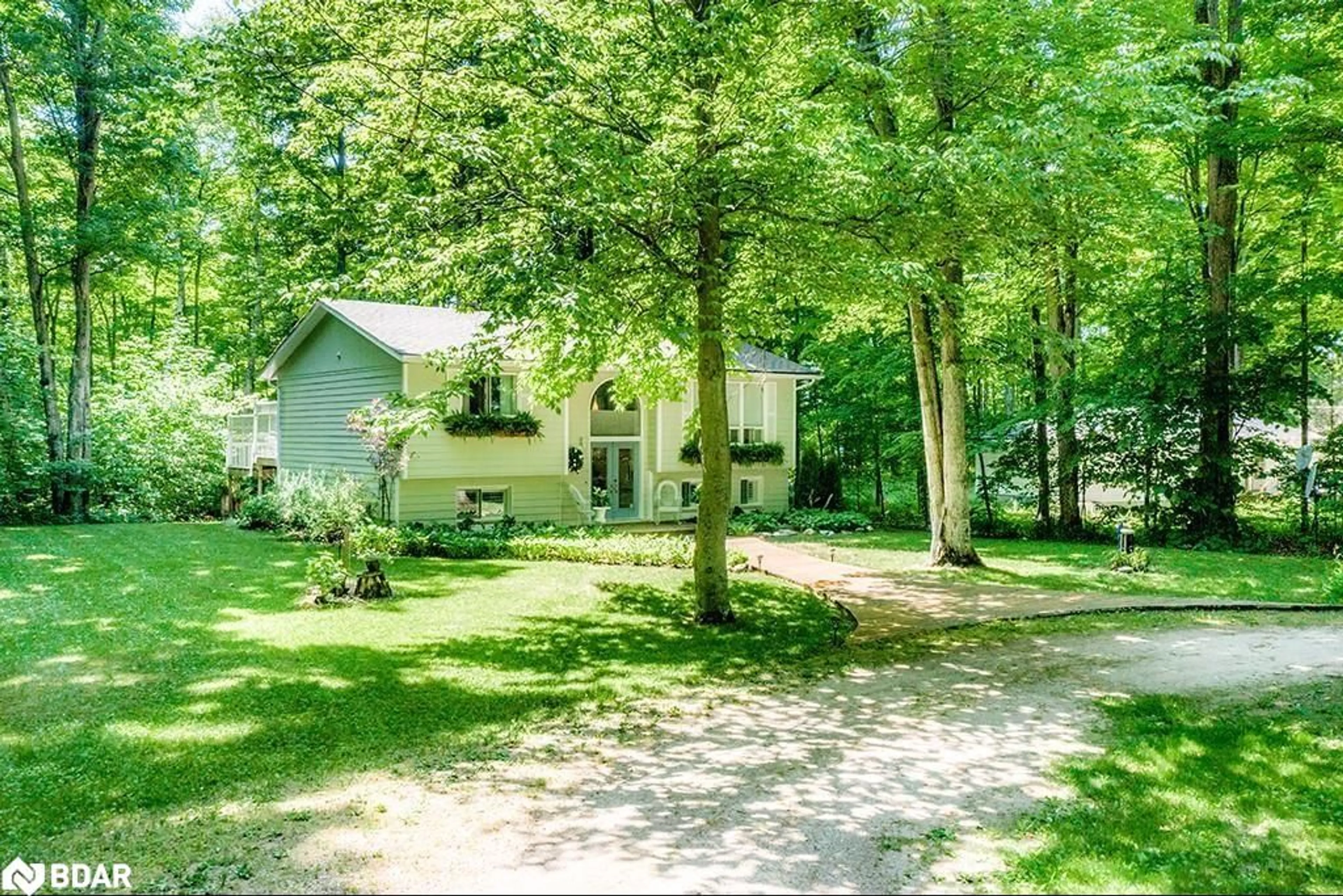 Cottage for 104 Silver Birch Drive Dr, Tiny Ontario L9M 2H7