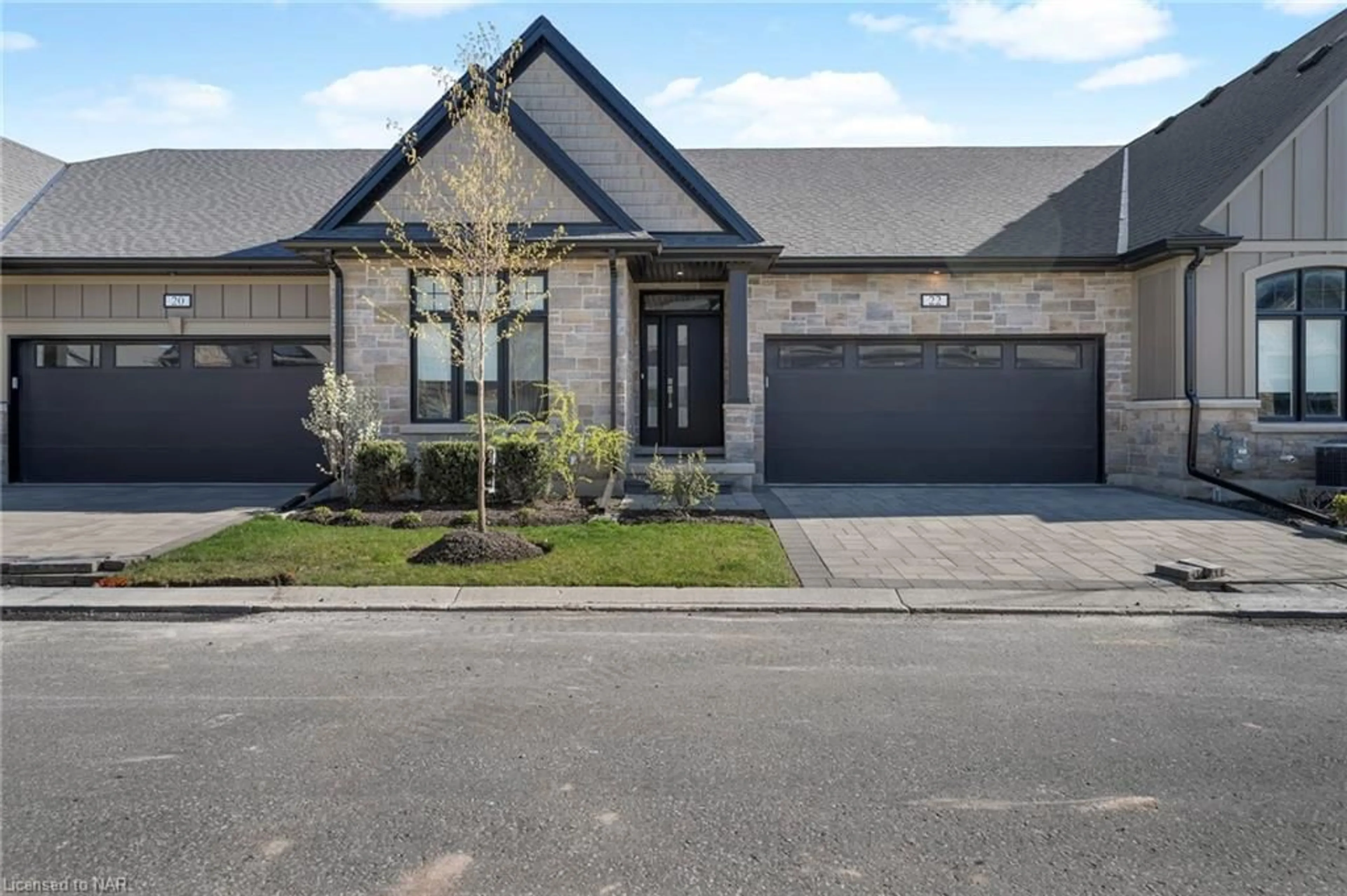 Home with brick exterior material for 154 Port Robinson Rd #22, Fonthill Ontario L0S 1E6
