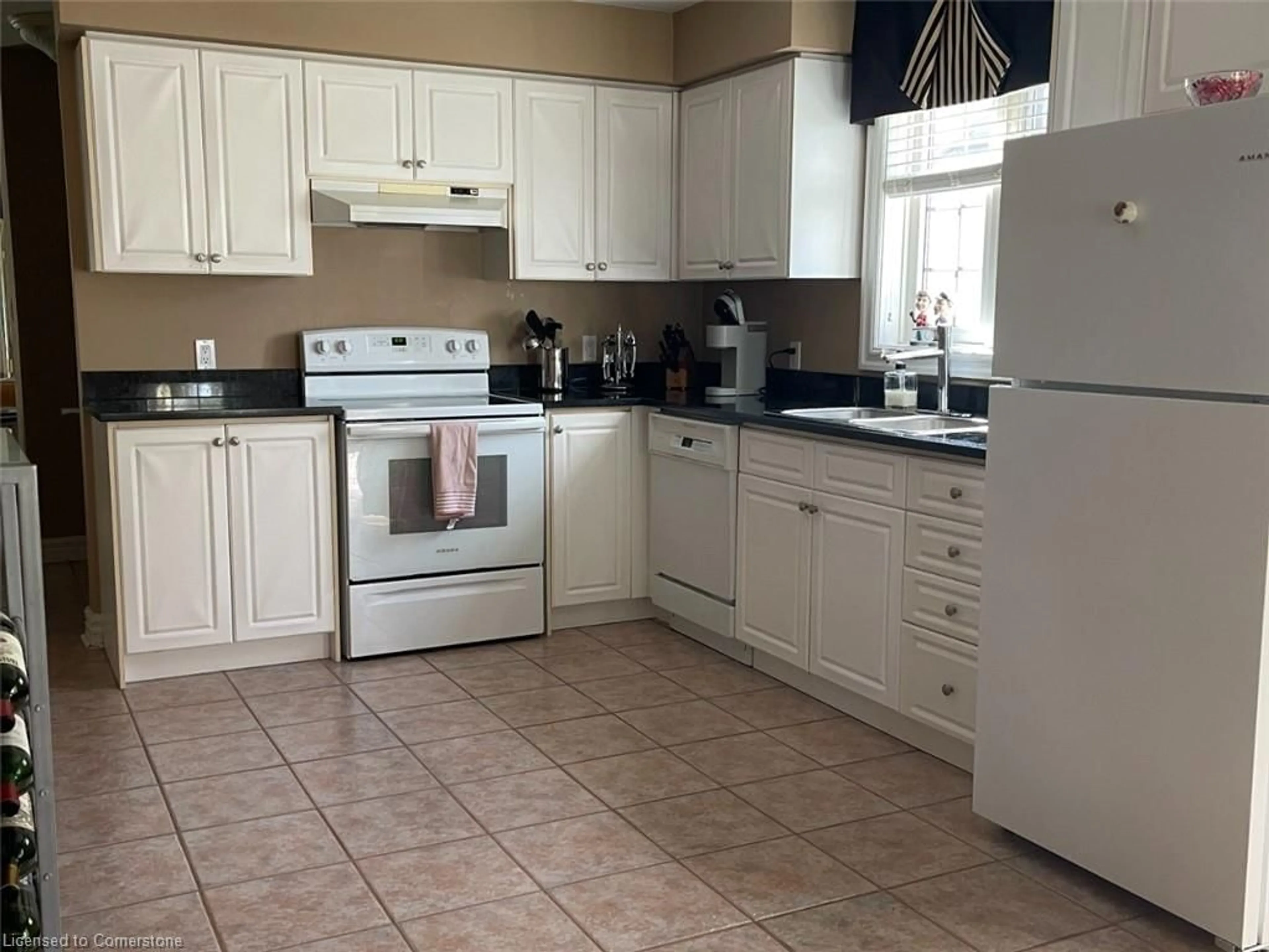 Standard kitchen for 243 Crystal Bay Dr, Amherstburg Ontario N9V 4A6