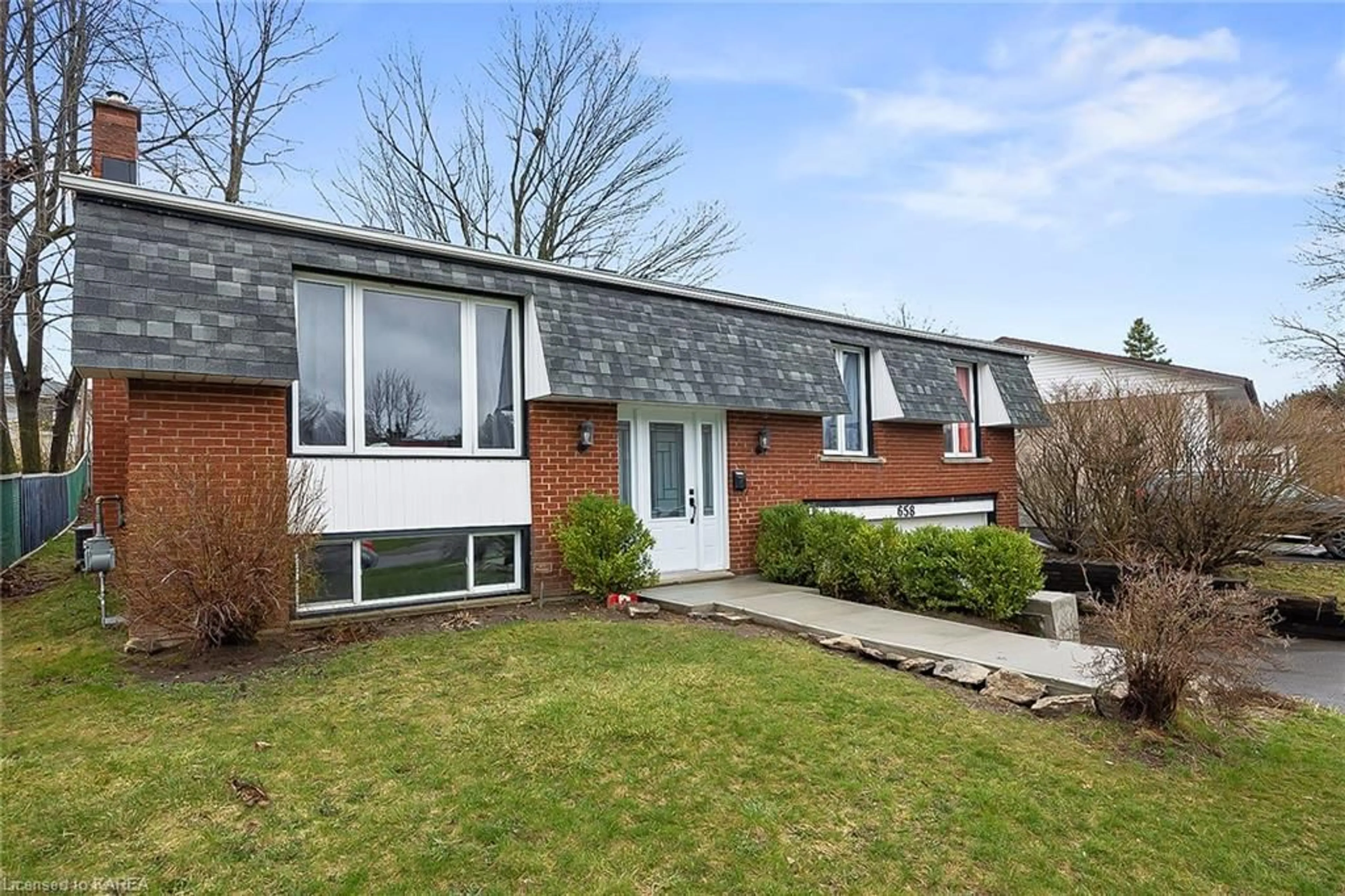 Frontside or backside of a home for 658 Milford Dr, Kingston Ontario K7M 6B3
