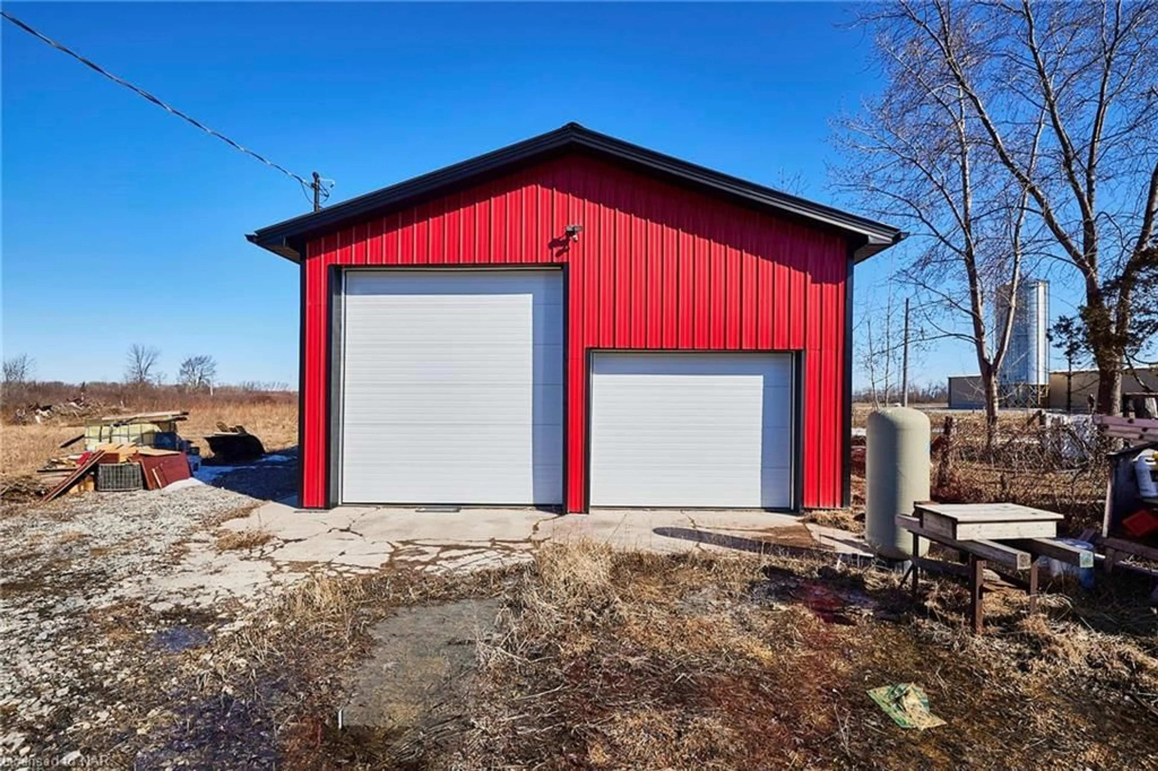 Indoor garage for 2951 North Shore Dr, Dunnville Ontario N0A 1K0