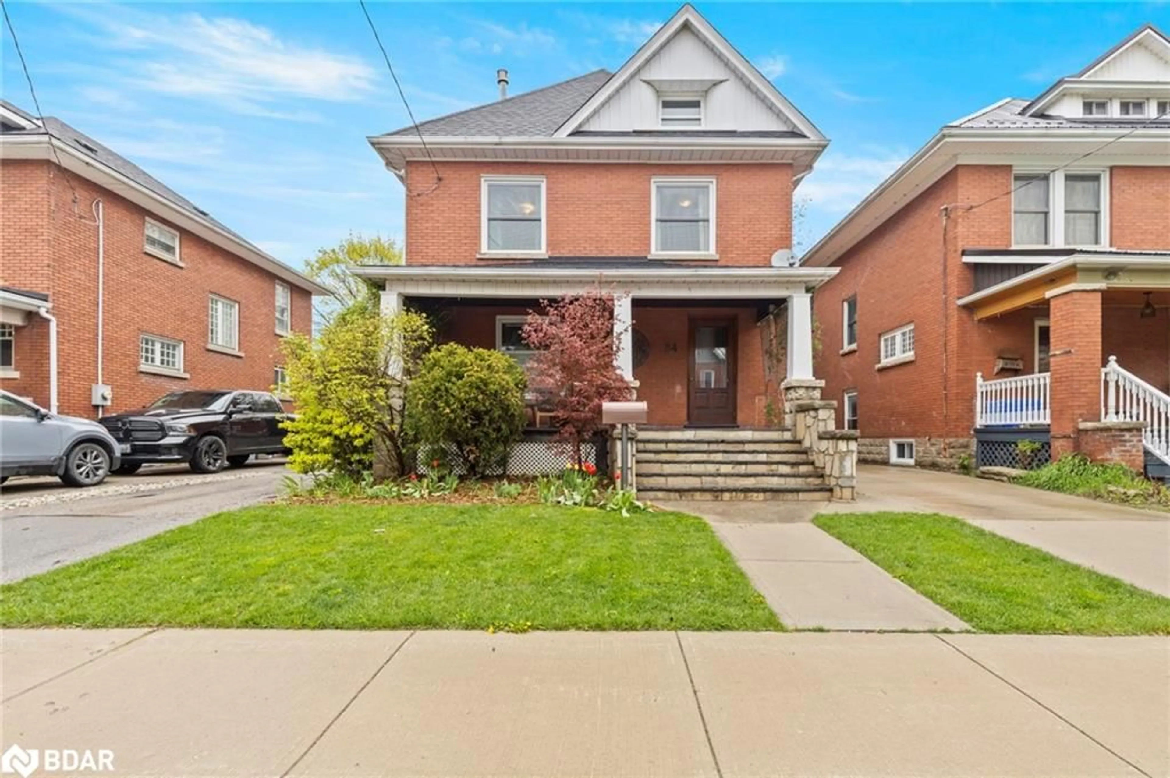 Frontside or backside of a home for 84 Myrtle St, St. Thomas Ontario N5R 2G1
