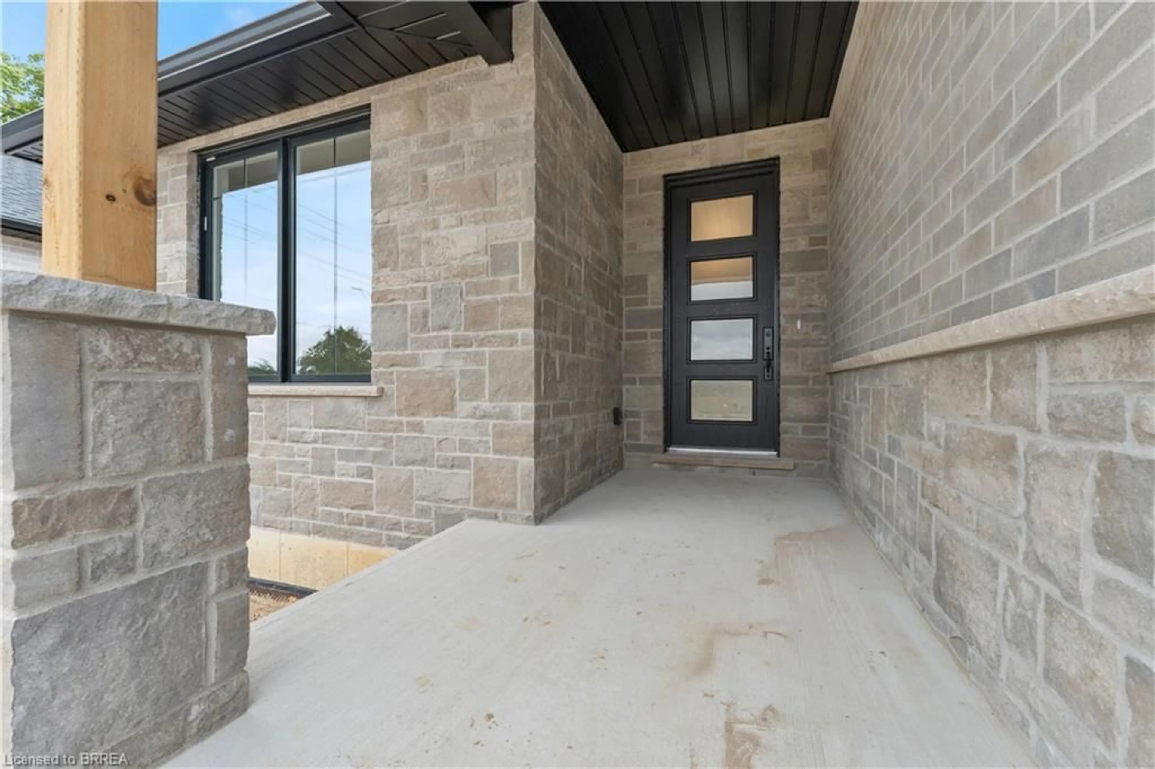 Indoor entryway, cement floor for 107 Judd Dr, Simcoe Ontario N3Y 4Y8