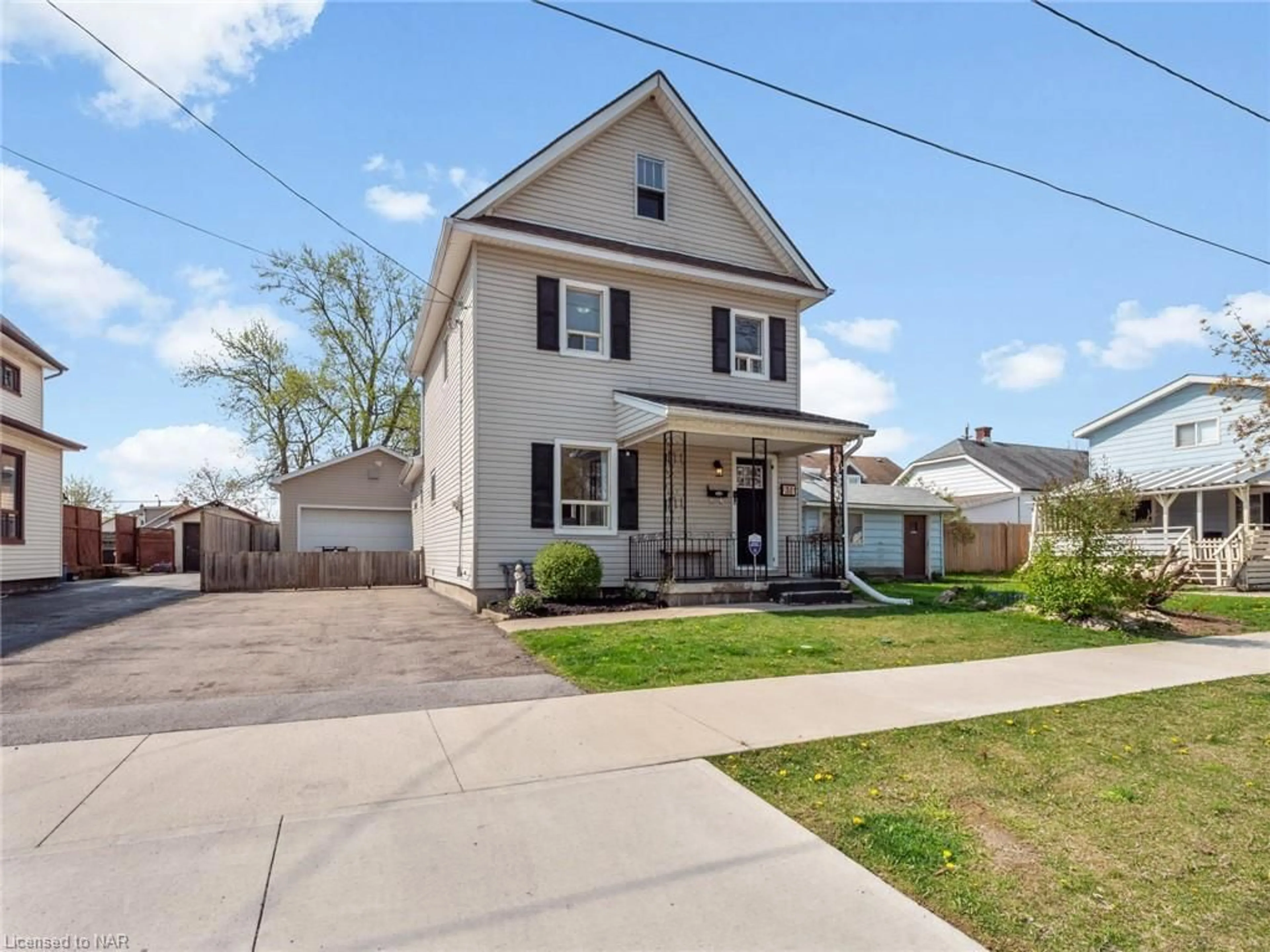 Frontside or backside of a home for 31 Cady St, Welland Ontario L3B 4B7