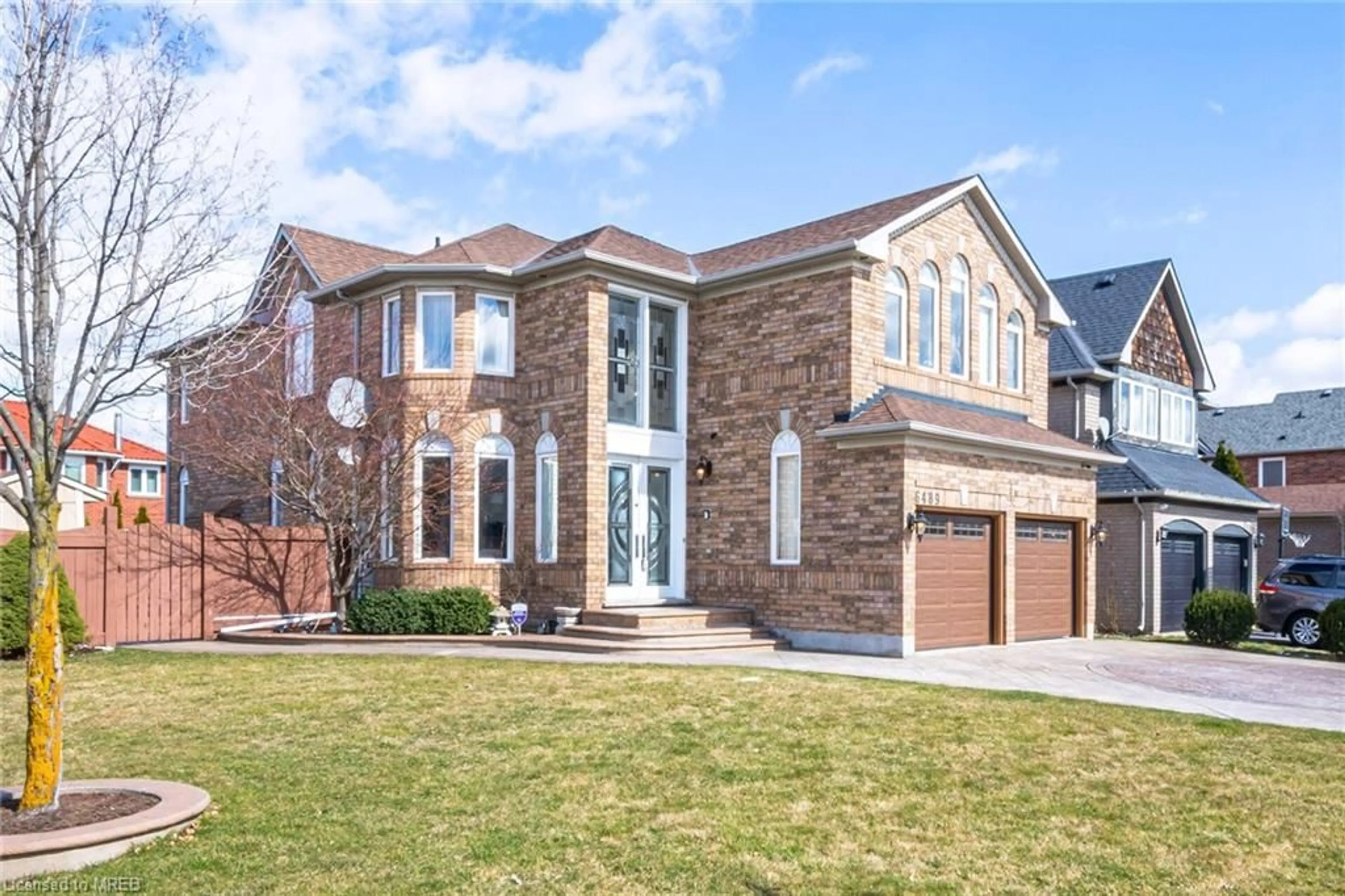 Home with brick exterior material for 6489 Hampden Woods Rd, Mississauga Ontario L5N 7W1