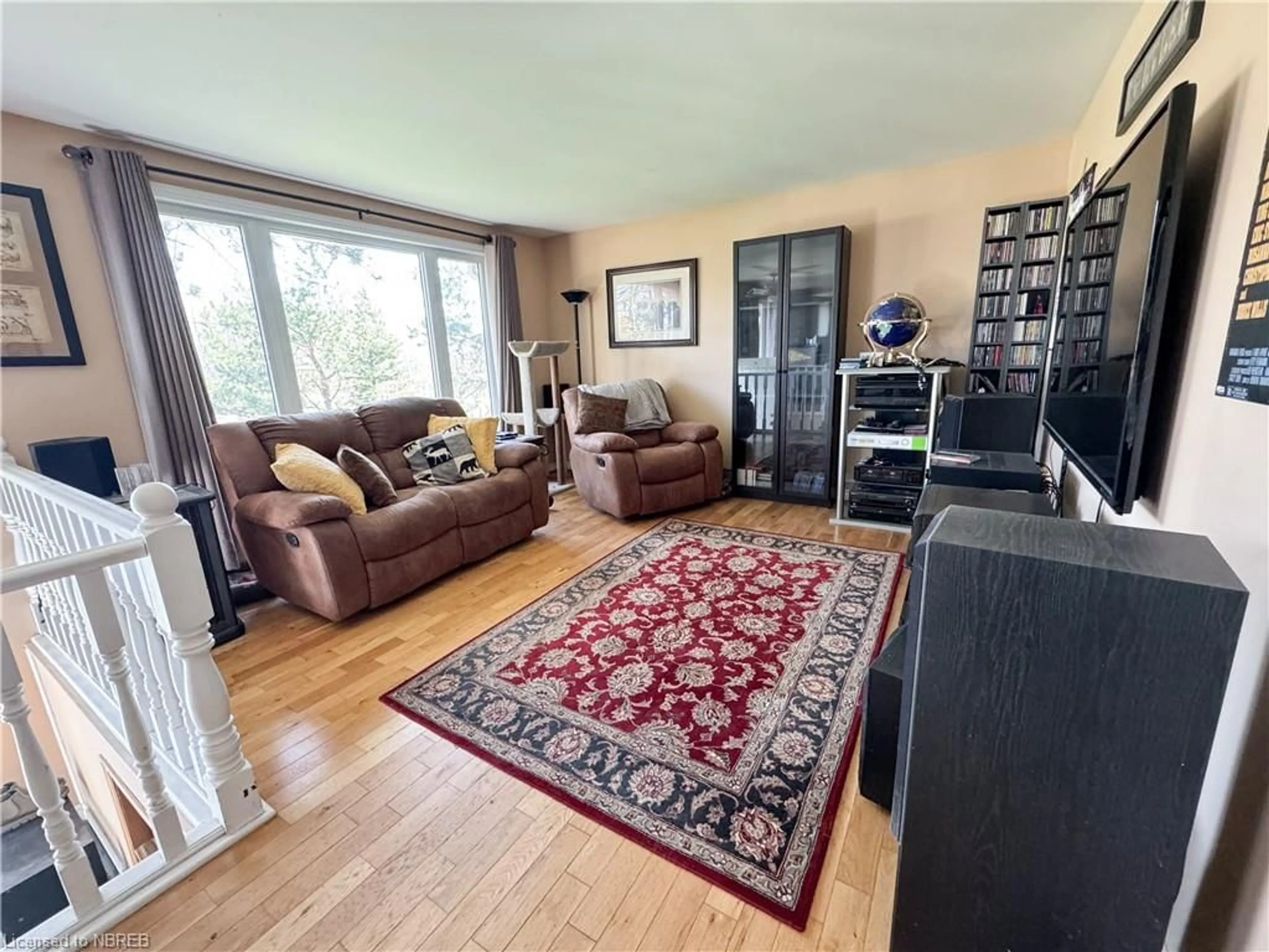 Living room for 5 Johnson Rd, Corbeil Ontario P0H 1K0