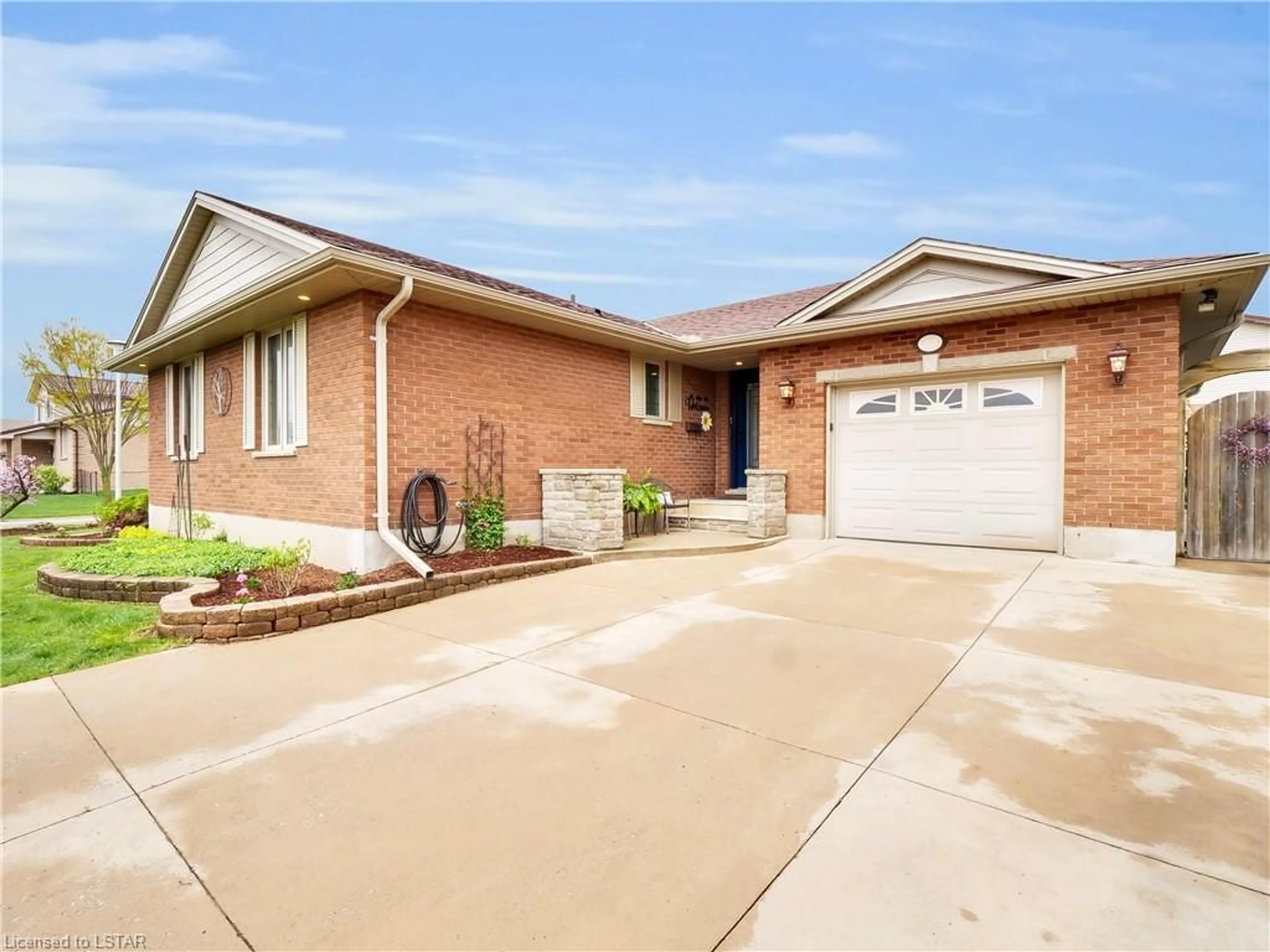 Home with brick exterior material for 358 Ferndale Ave, London Ontario N6C 5K7