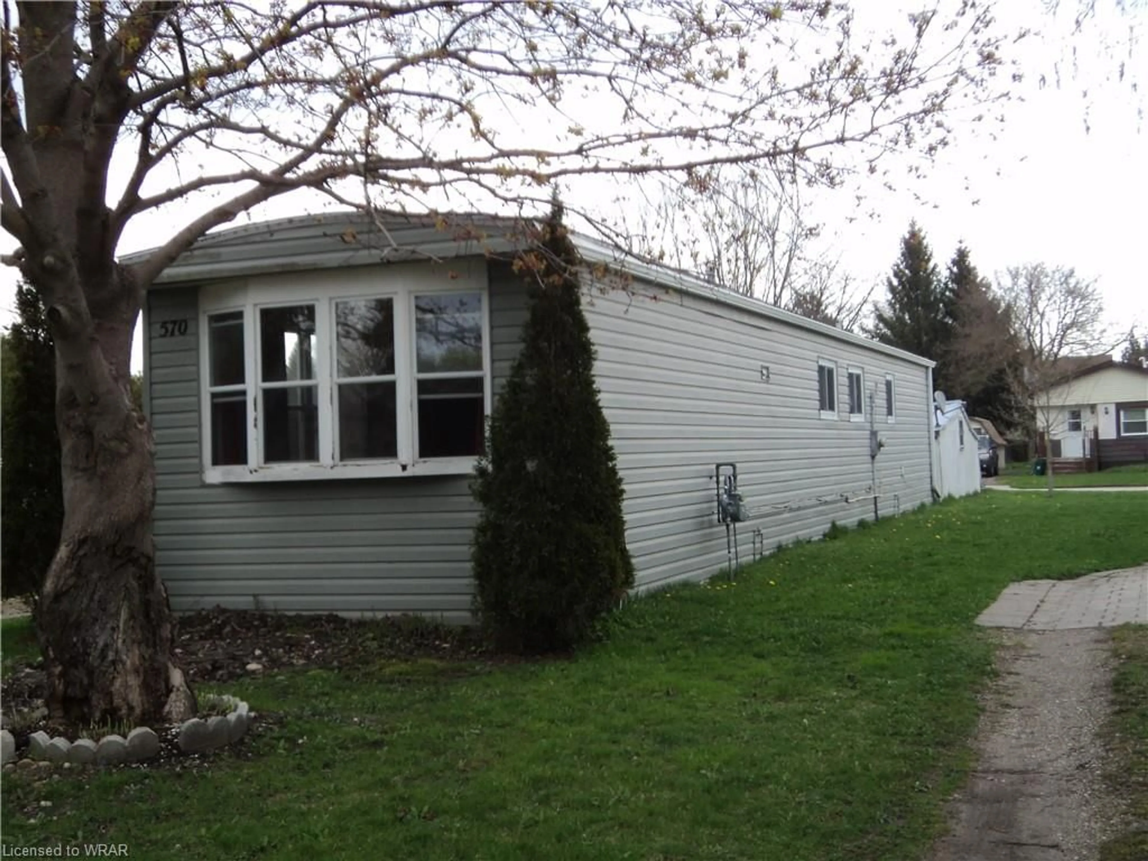 Home with vinyl exterior material for 570 York St, Palmerston Ontario N0G 2P0