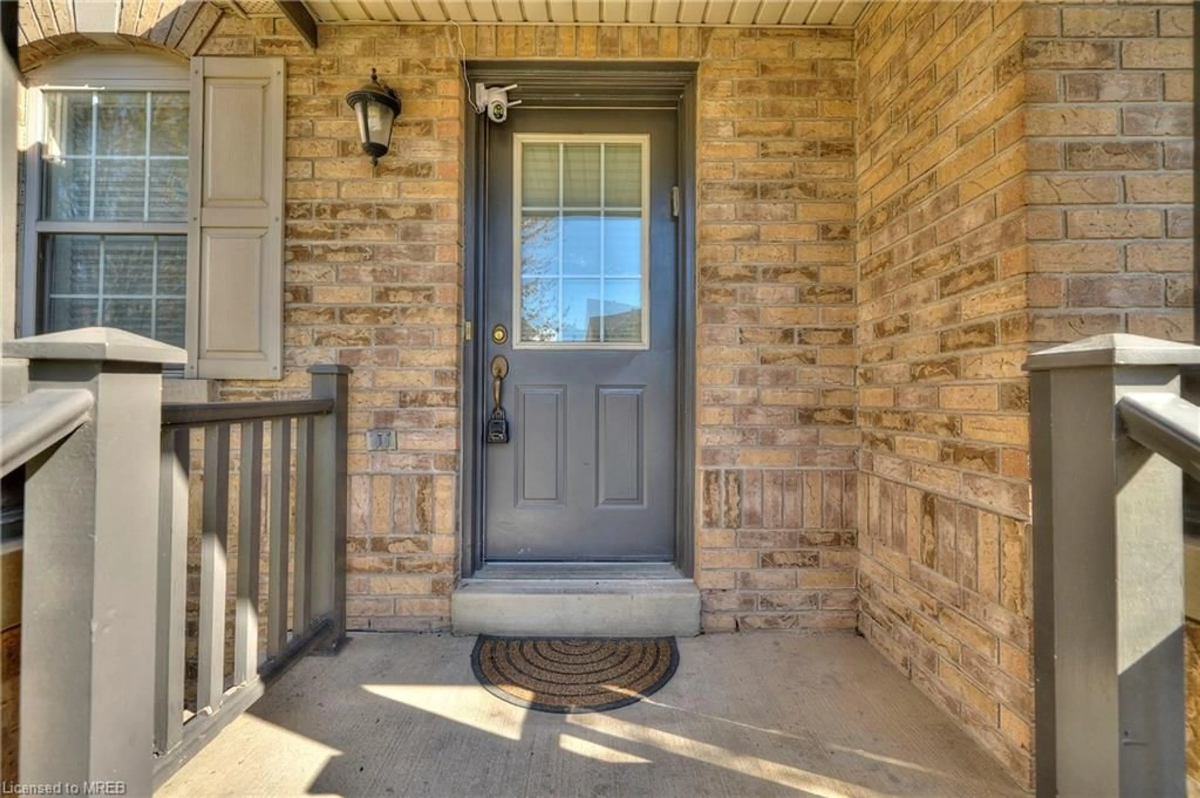 Indoor entryway for 28 Robertson Rd, Niagara-on-the-Lake Ontario L0S 1J0