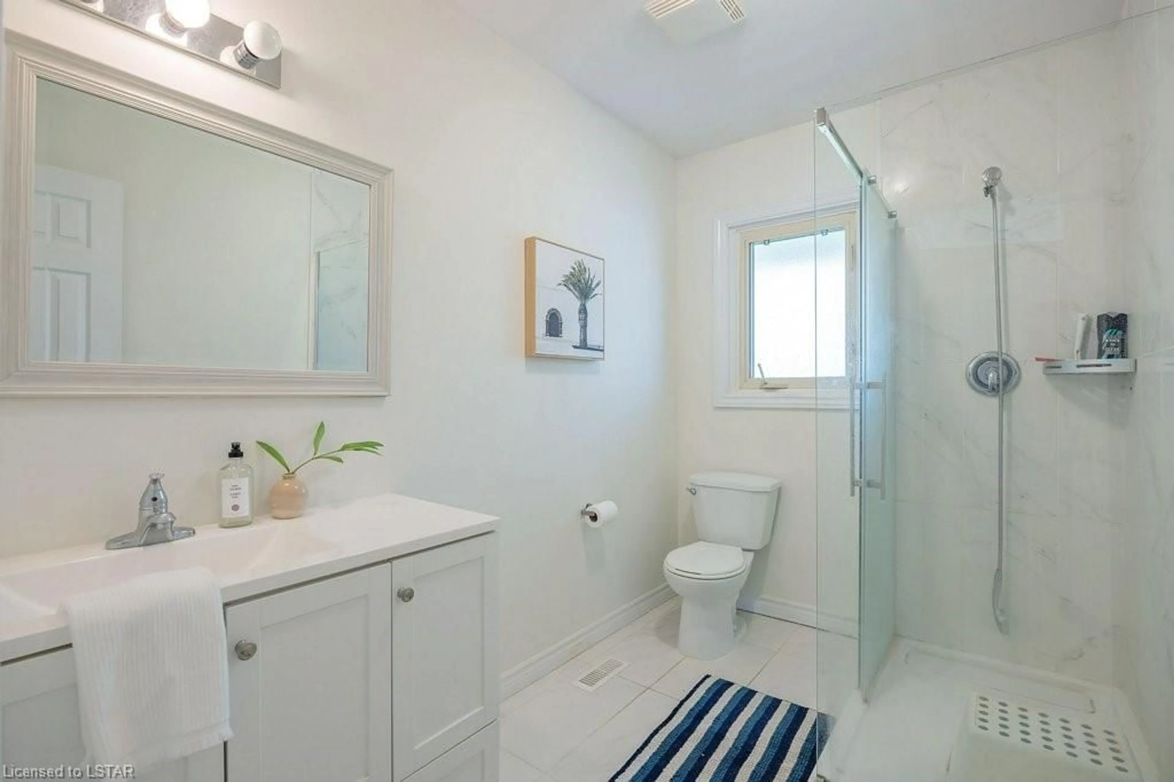 Standard bathroom for 494 Commissioners Rd, London Ontario N6C 2T8