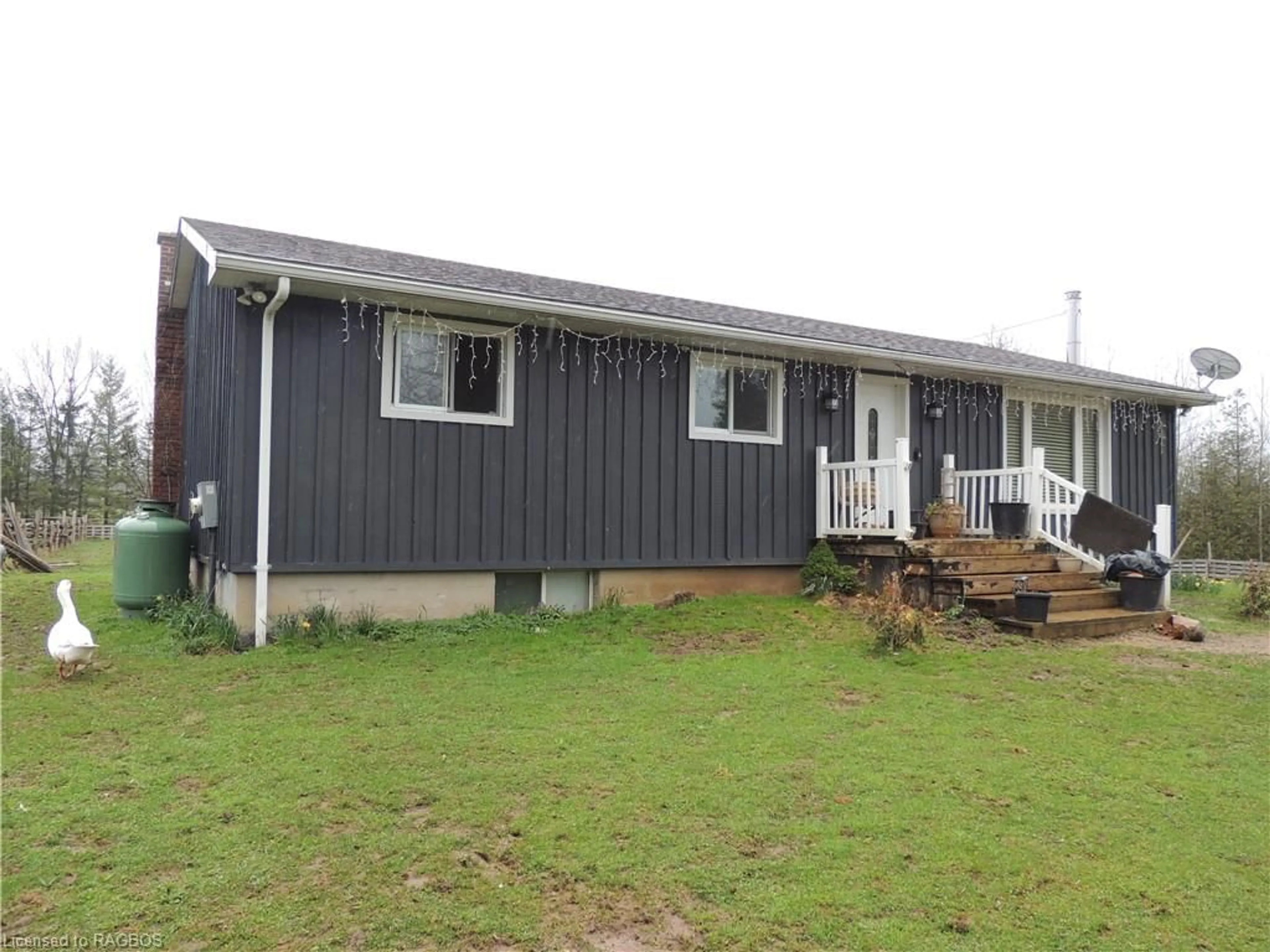 Outside view for 804586 Grey Road 40, Chatsworth (Twp) Ontario N0H 1R0