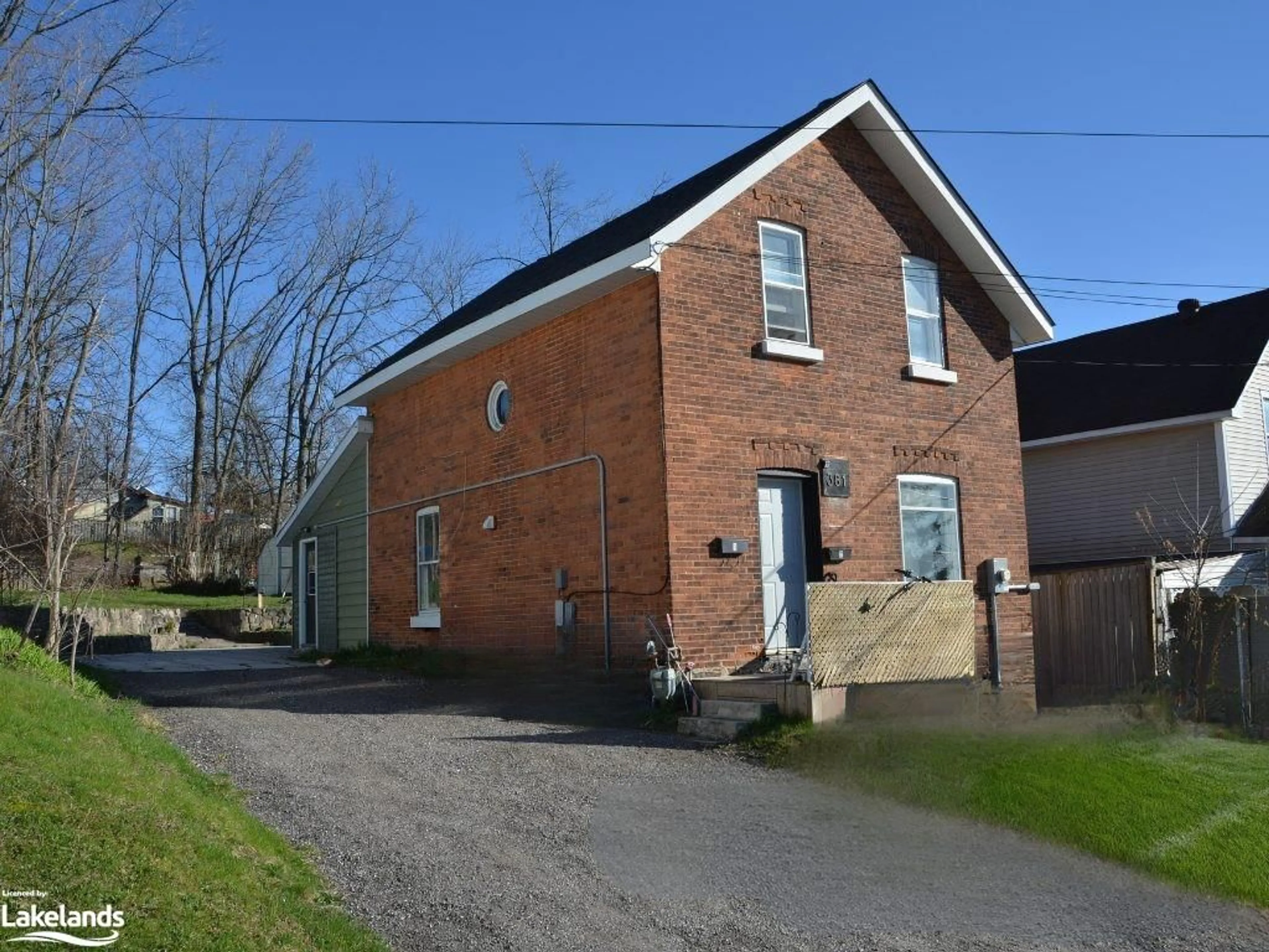 Outside view for 381 Gloucester St, Midland Ontario L4R 1J2