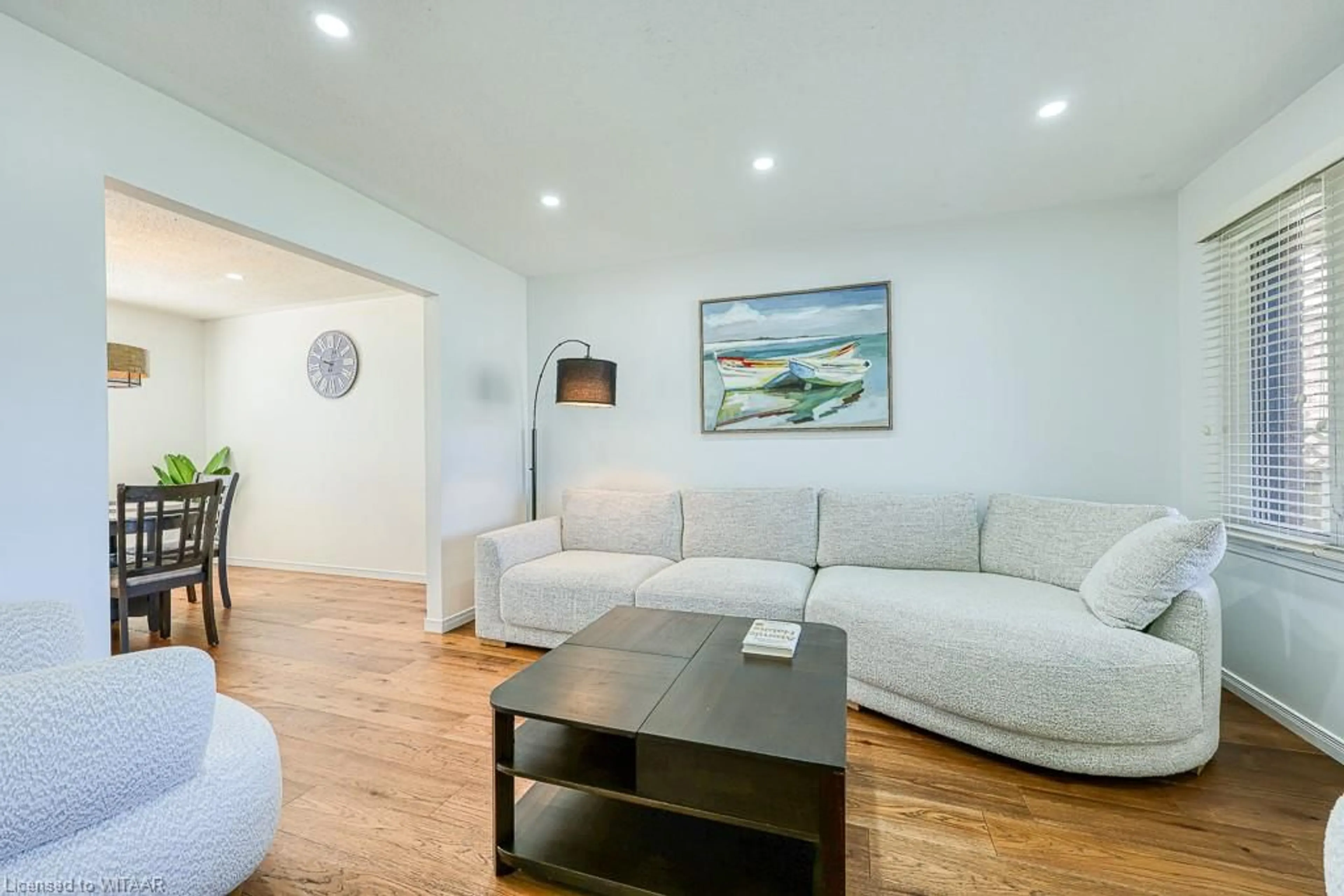 Living room for 31 Springett Crt, London Ontario N6G 4S6