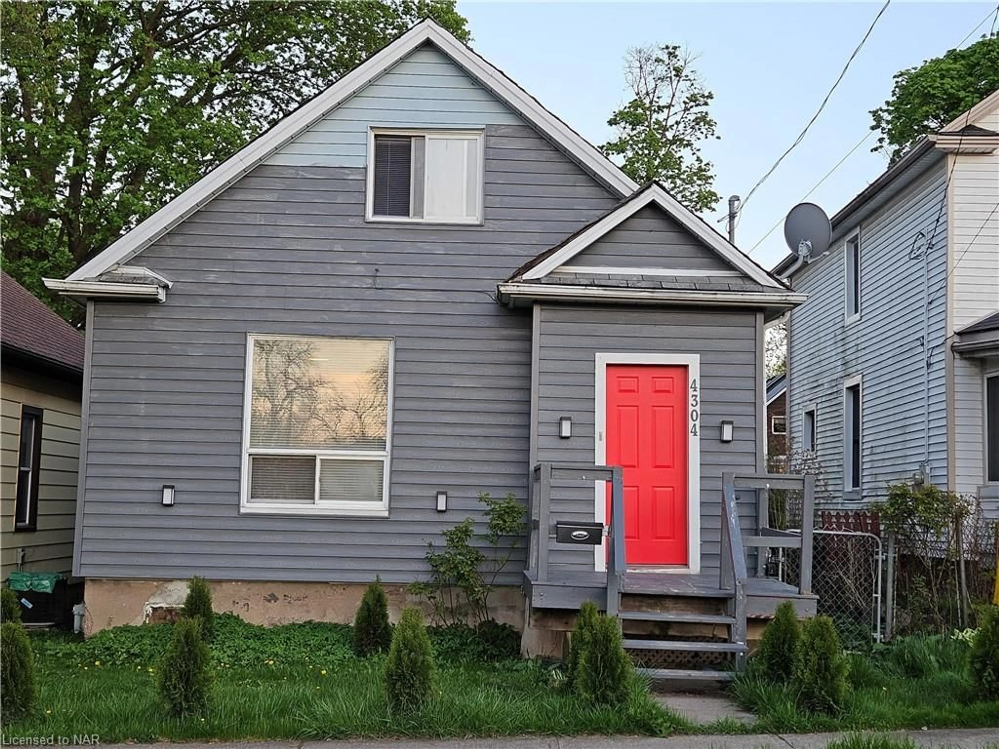 Frontside or backside of a home for 4304 Ferguson St, Niagara Falls Ontario L2E 2X9