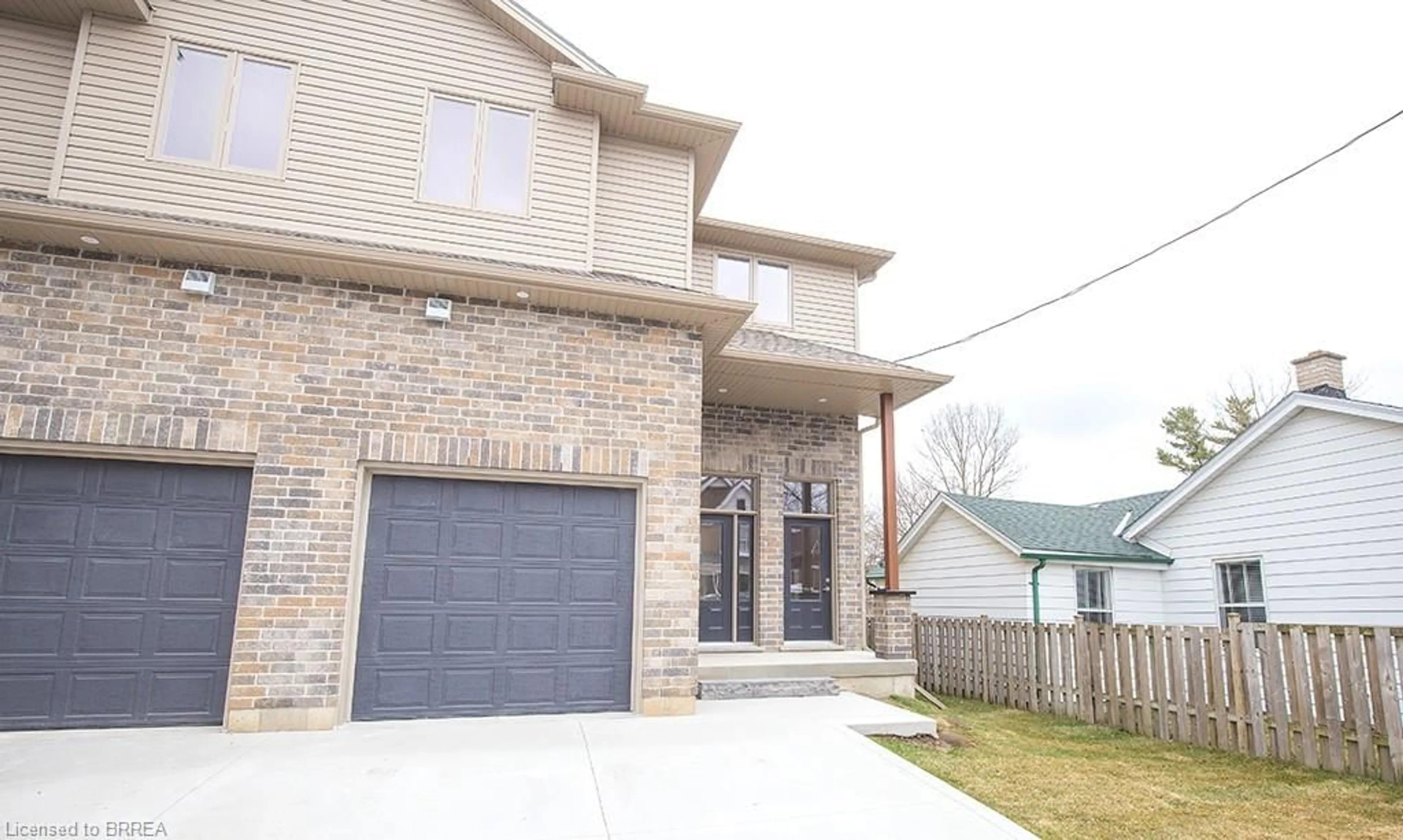 Home with brick exterior material for 144 Mary St, Brantford Ontario N3S 3B9