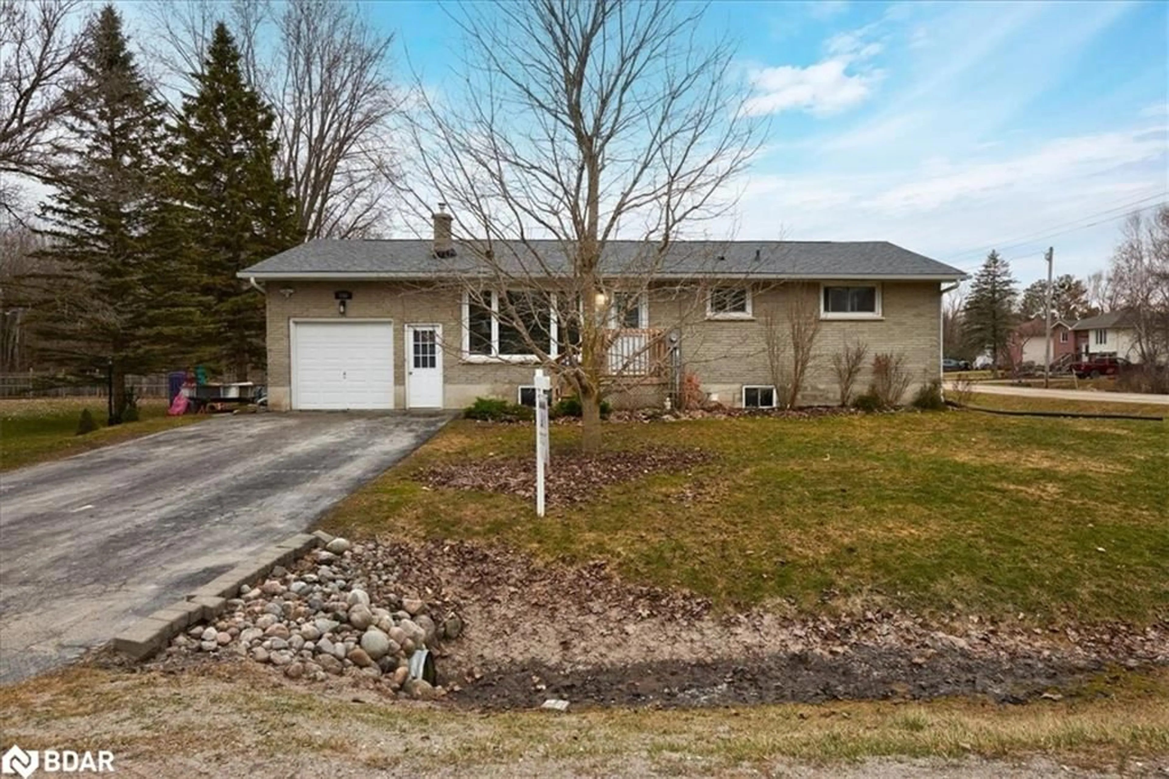 Frontside or backside of a home for 140 Switzer St, Clearview Ontario L0M 1N0