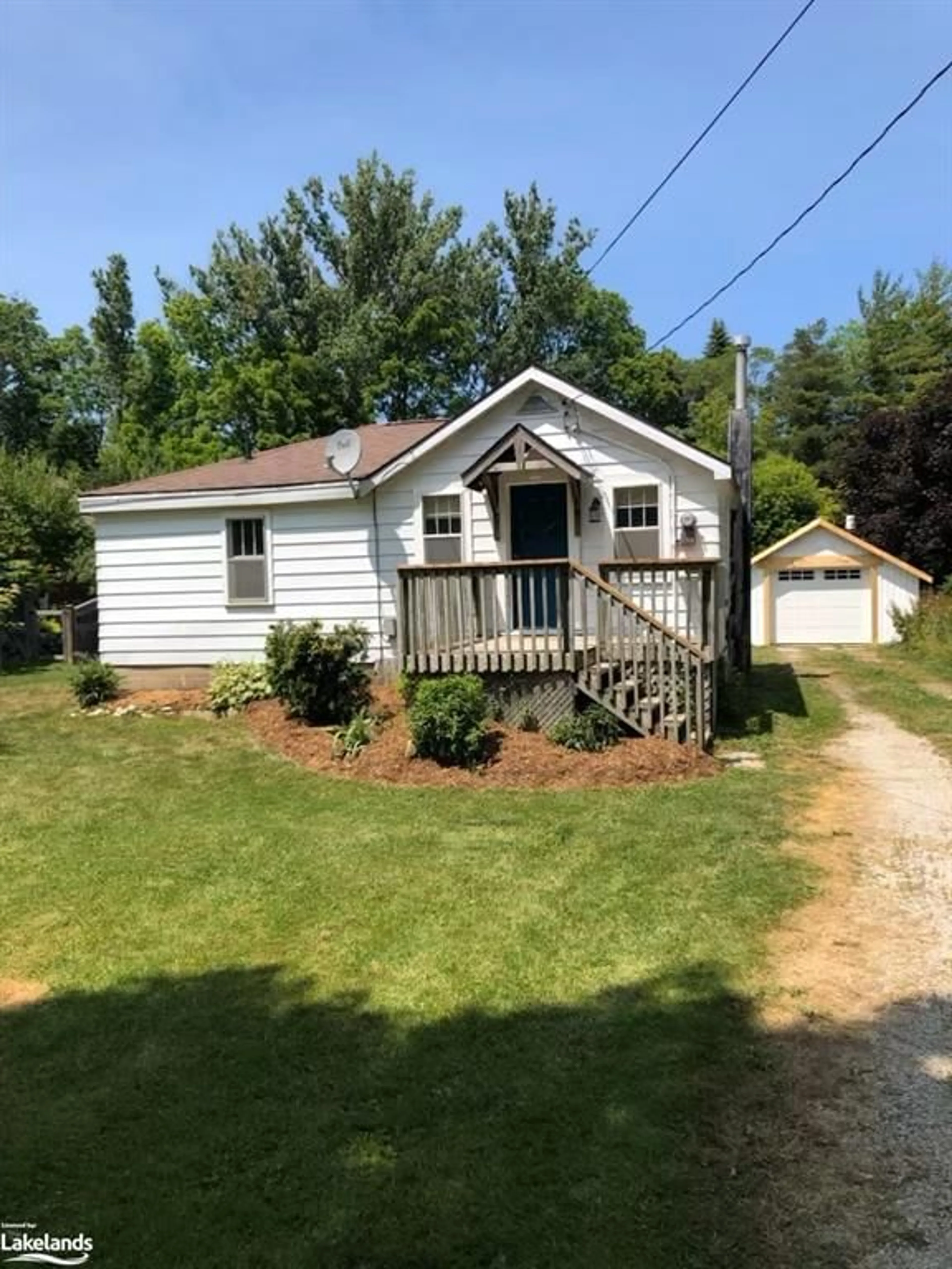 Cottage for 147 Edward St, Clarksburg Ontario N0H 1J0